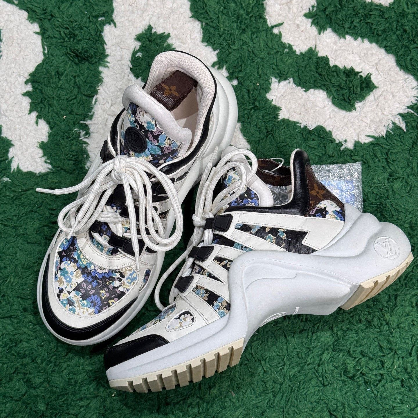 Louis Vuitton Louis Vuitton Floral Blue Lowtop Sneakers us_5-5 Women Size US 5.5 / IT 35.5 - 2 Thumbnail