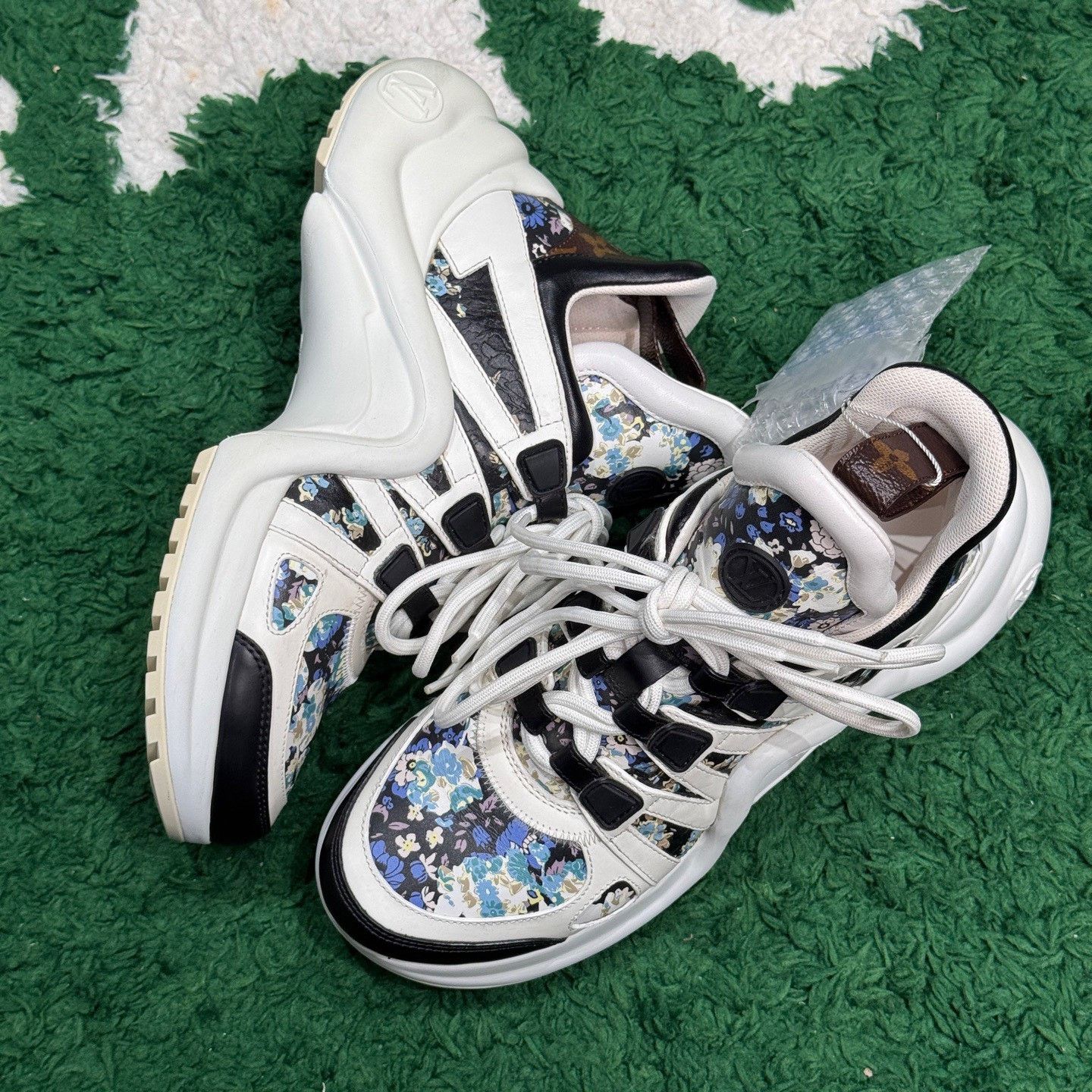 Louis Vuitton Louis Vuitton Floral Blue Lowtop Sneakers us_5-5 Women Size US 5.5 / IT 35.5 - 3 Thumbnail