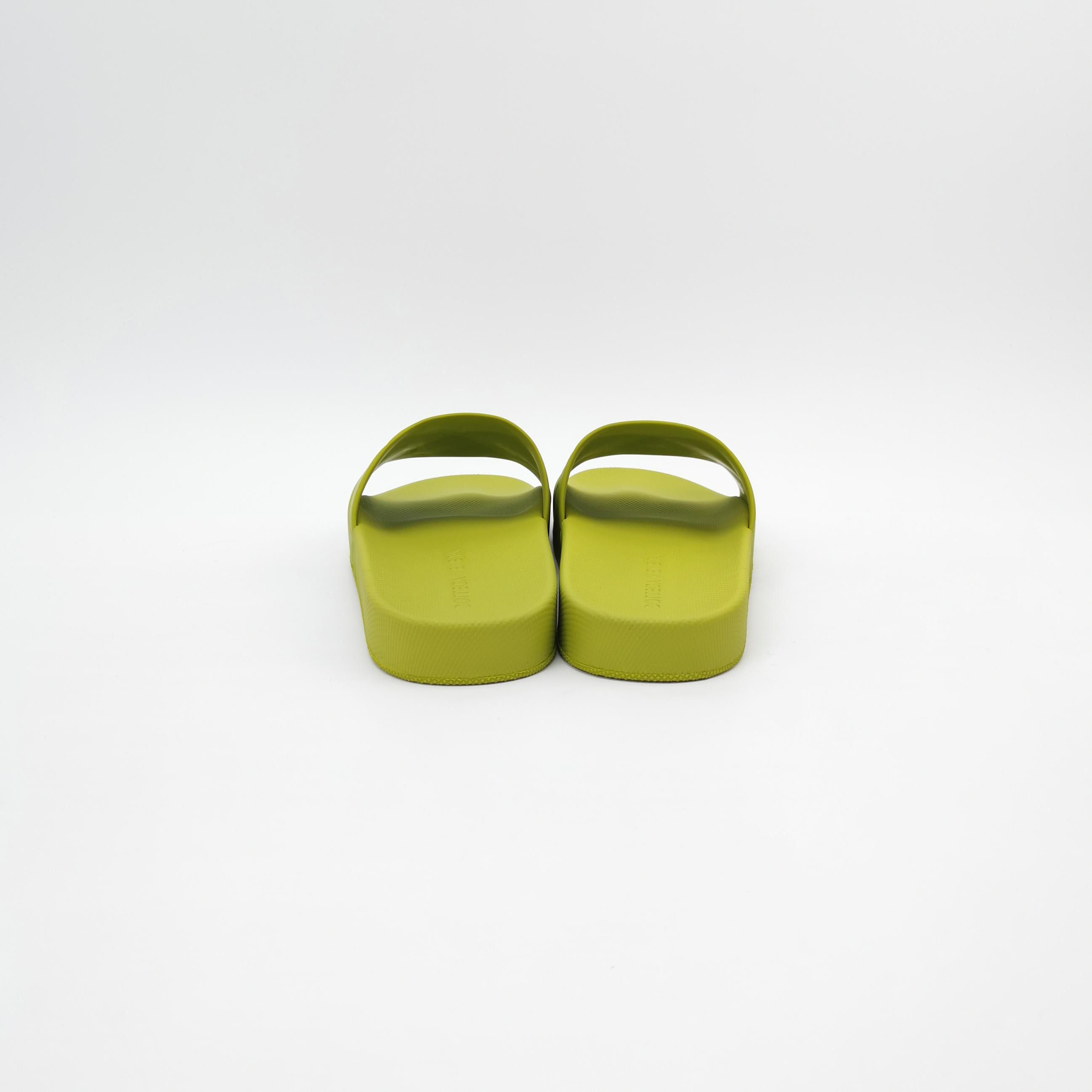 Bottega Veneta Bottega Veneta Intreccio Rubber Sliders 40 Size US 7 / EU 40 - 5 Thumbnail