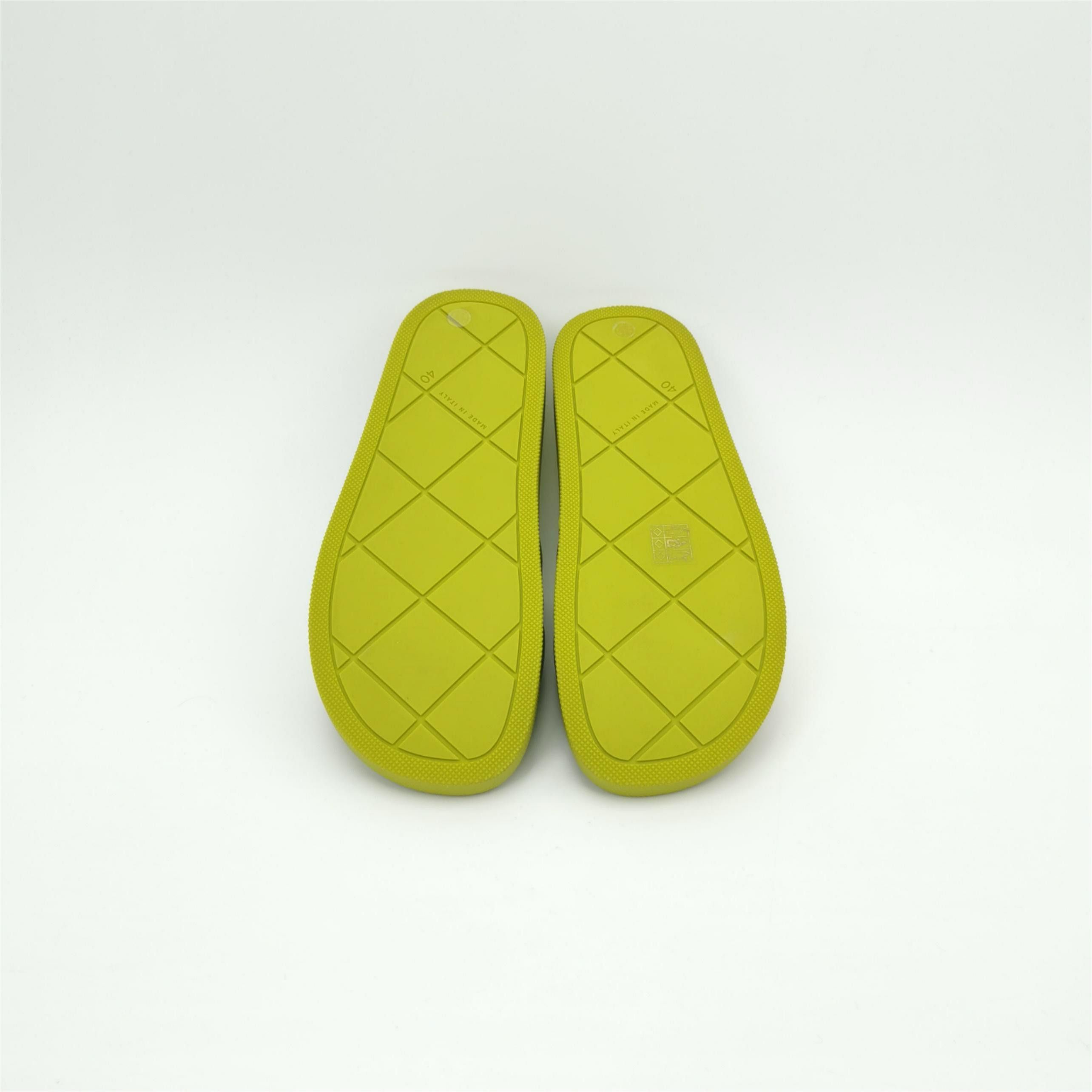 Bottega Veneta Bottega Veneta Intreccio Rubber Sliders 40 Size US 7 / EU 40 - 6 Thumbnail