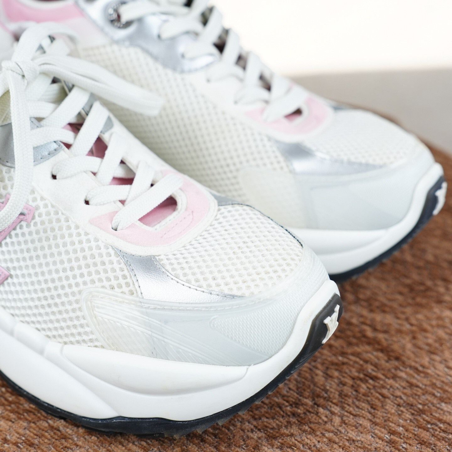 Louis Vuitton Louis Vuitton Casual Pink Lowtop Sneakers us_8 Women Size US 8 / IT 38 - 4 Thumbnail