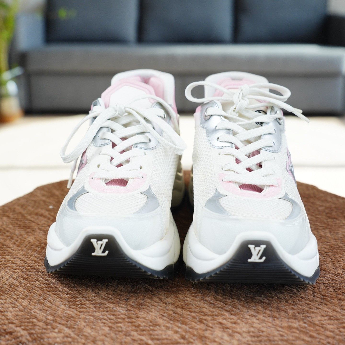Louis Vuitton Louis Vuitton Casual Pink Lowtop Sneakers us_8 Women Size US 8 / IT 38 - 5 Thumbnail