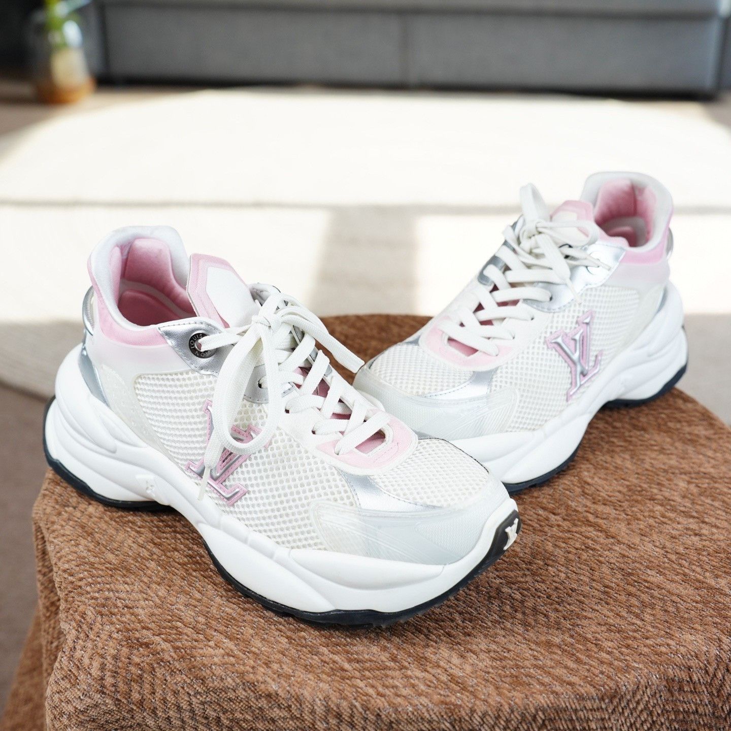 Louis Vuitton Louis Vuitton Casual Pink Lowtop Sneakers us_8 Women Size US 8 / IT 38 - 3 Thumbnail
