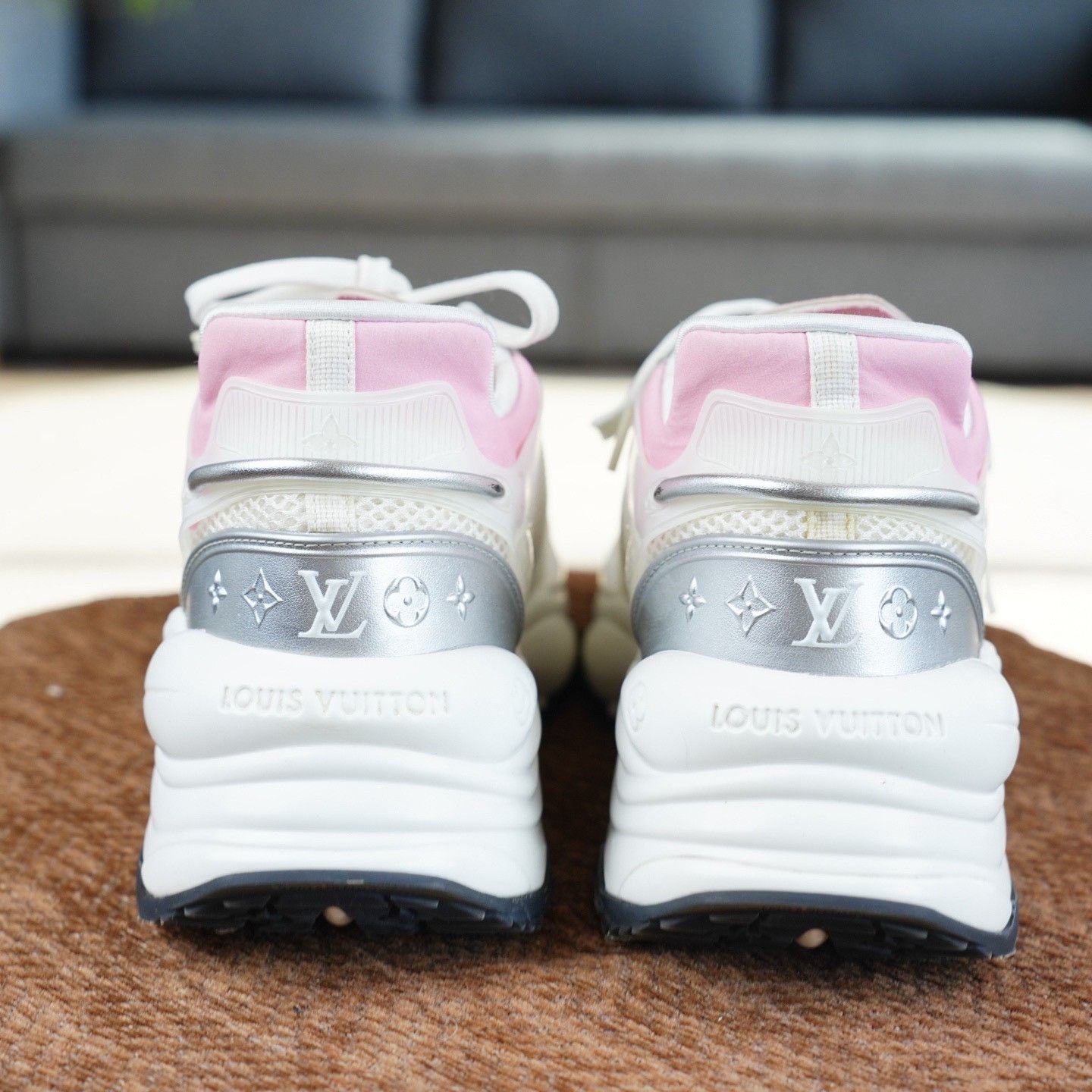Louis Vuitton Louis Vuitton Casual Pink Lowtop Sneakers us_8 Women Size US 8 / IT 38 - 6 Thumbnail