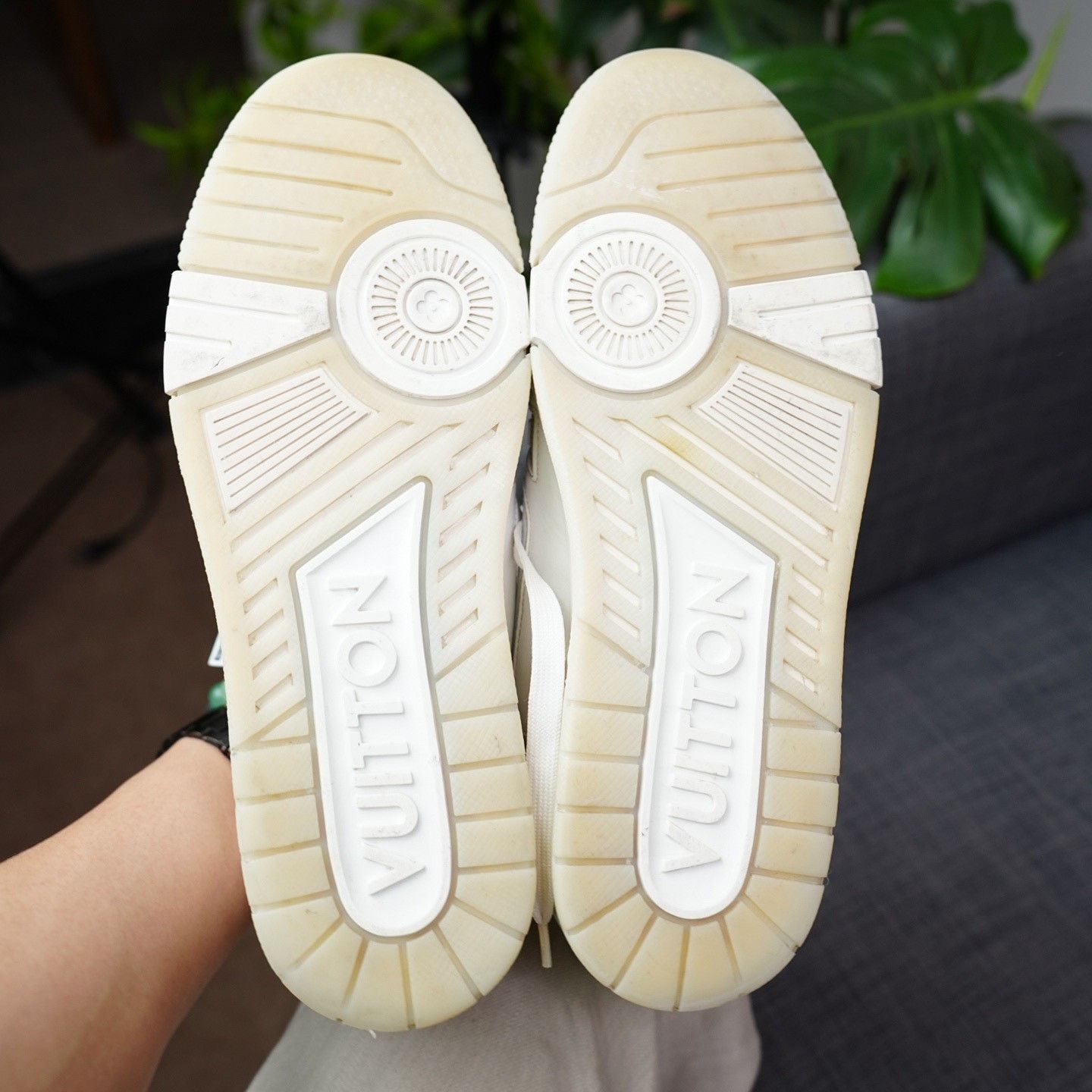Louis Vuitton Louis Vuitton Training White Lowtop Sneakers 8 Men Size US 8 / EU 41 - 8 Thumbnail