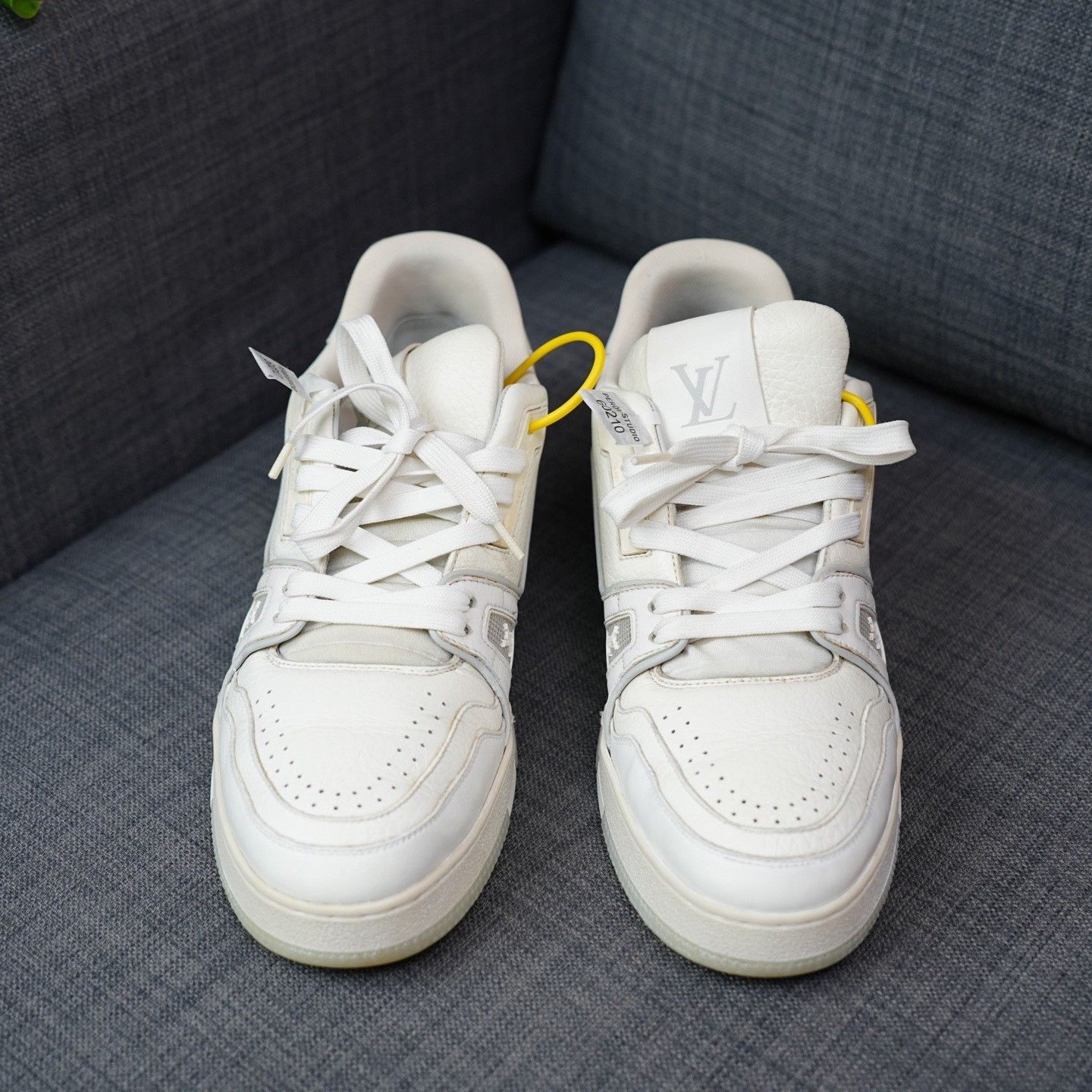 Louis Vuitton Louis Vuitton Training White Lowtop Sneakers 8 Men Size US 8 / EU 41 - 4 Thumbnail
