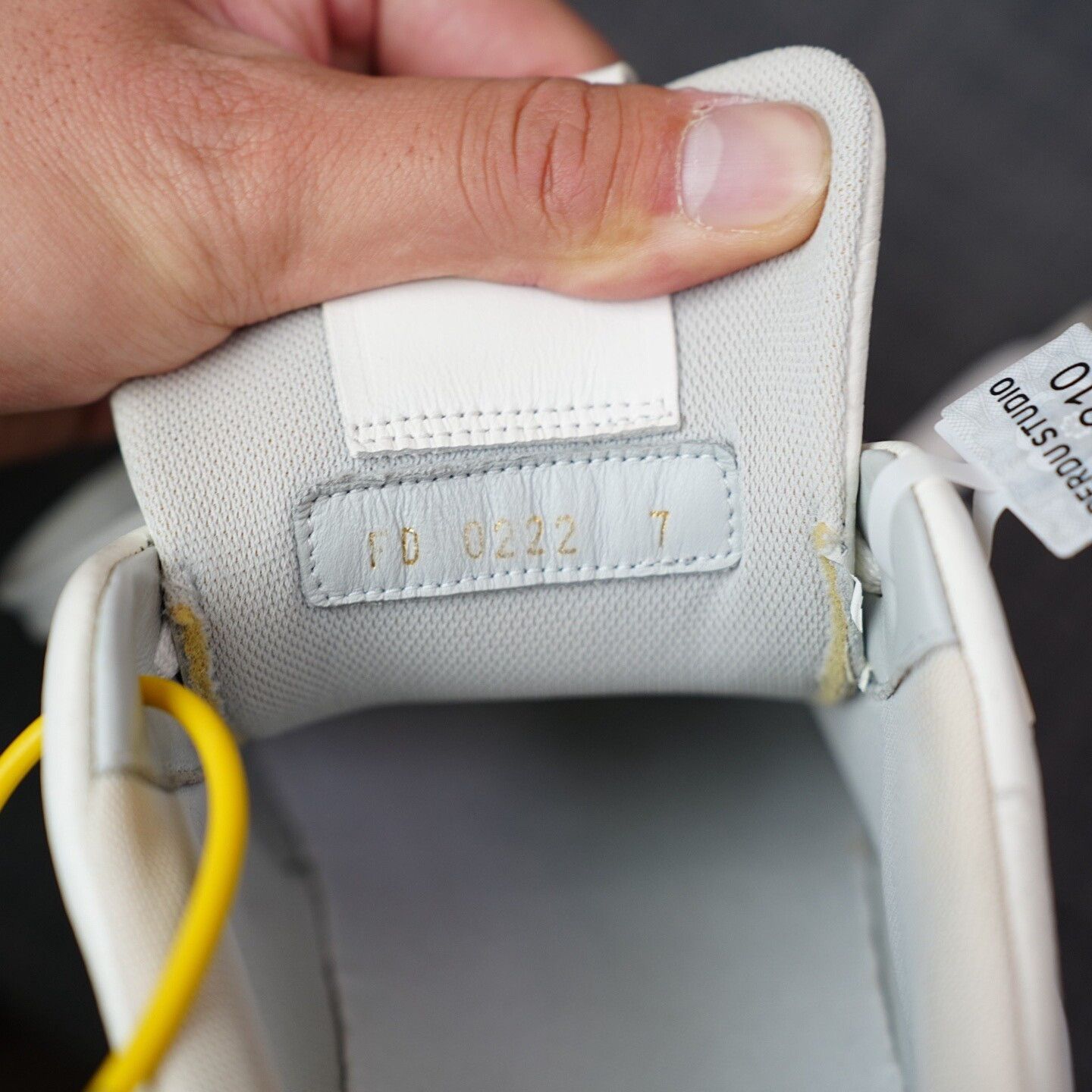 Louis Vuitton Louis Vuitton Training White Lowtop Sneakers 8 Men Size US 8 / EU 41 - 7 Thumbnail