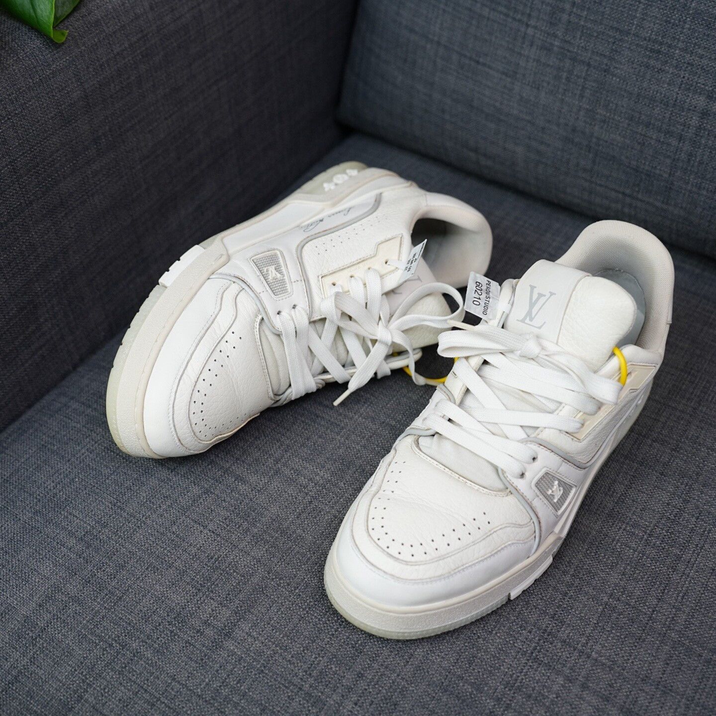 Louis Vuitton Louis Vuitton Training White Lowtop Sneakers 8 Men Size US 8 / EU 41 - 2 Thumbnail