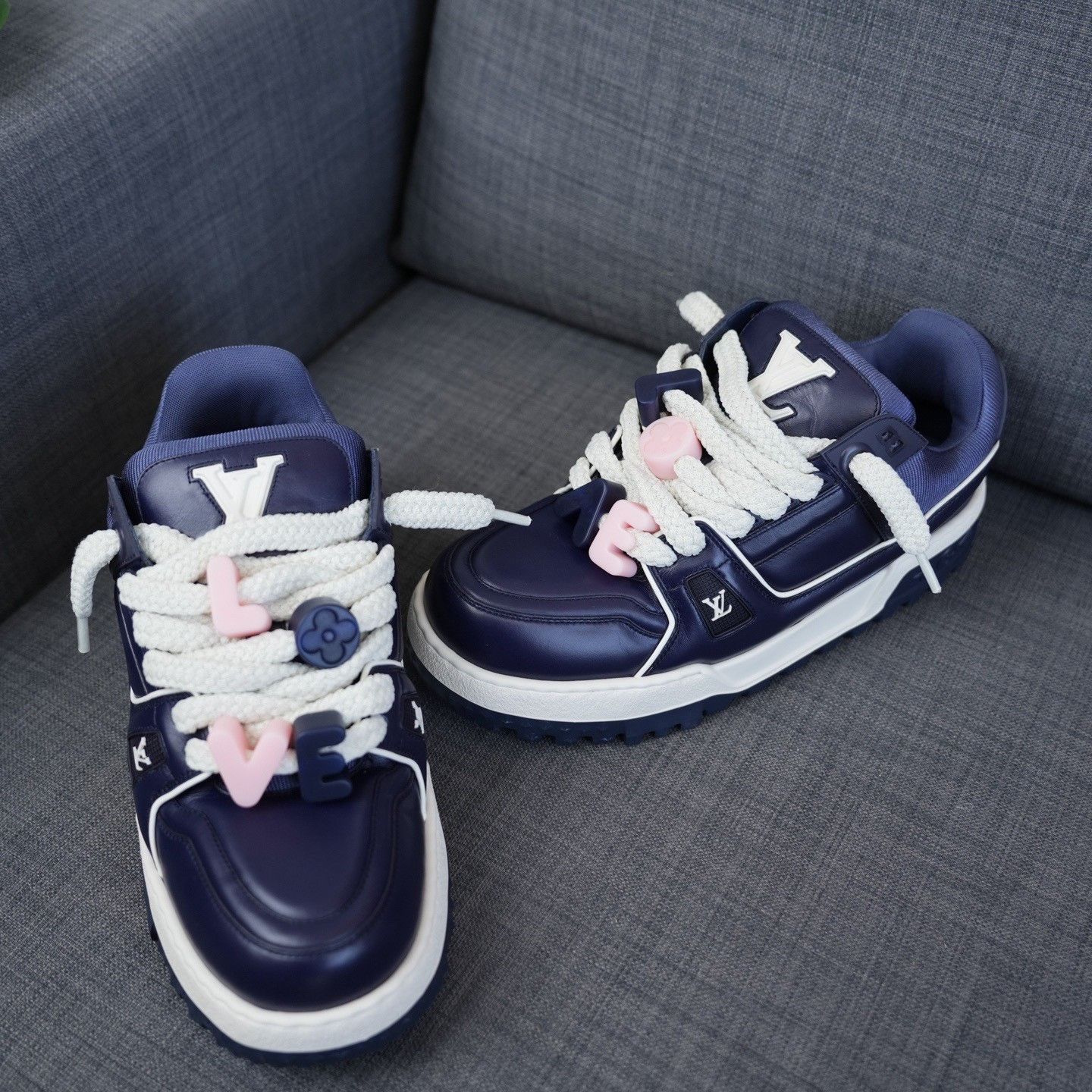 Louis Vuitton Louis Vuitton Training Blue Lowtop Sneakers 9 Men Size US 9 / EU 42 - 3 Thumbnail