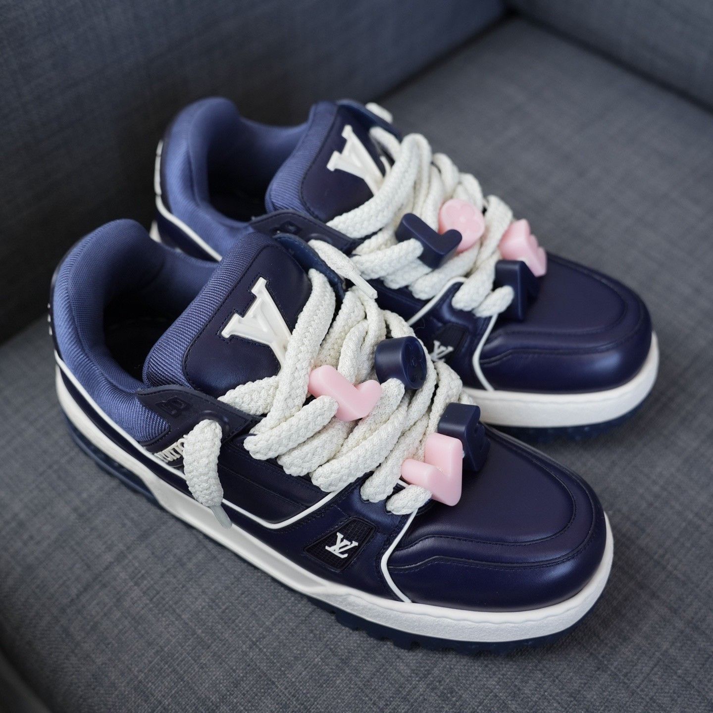 Louis Vuitton Louis Vuitton Training Blue Lowtop Sneakers 9 Men Size US 9 / EU 42 - 8 Thumbnail