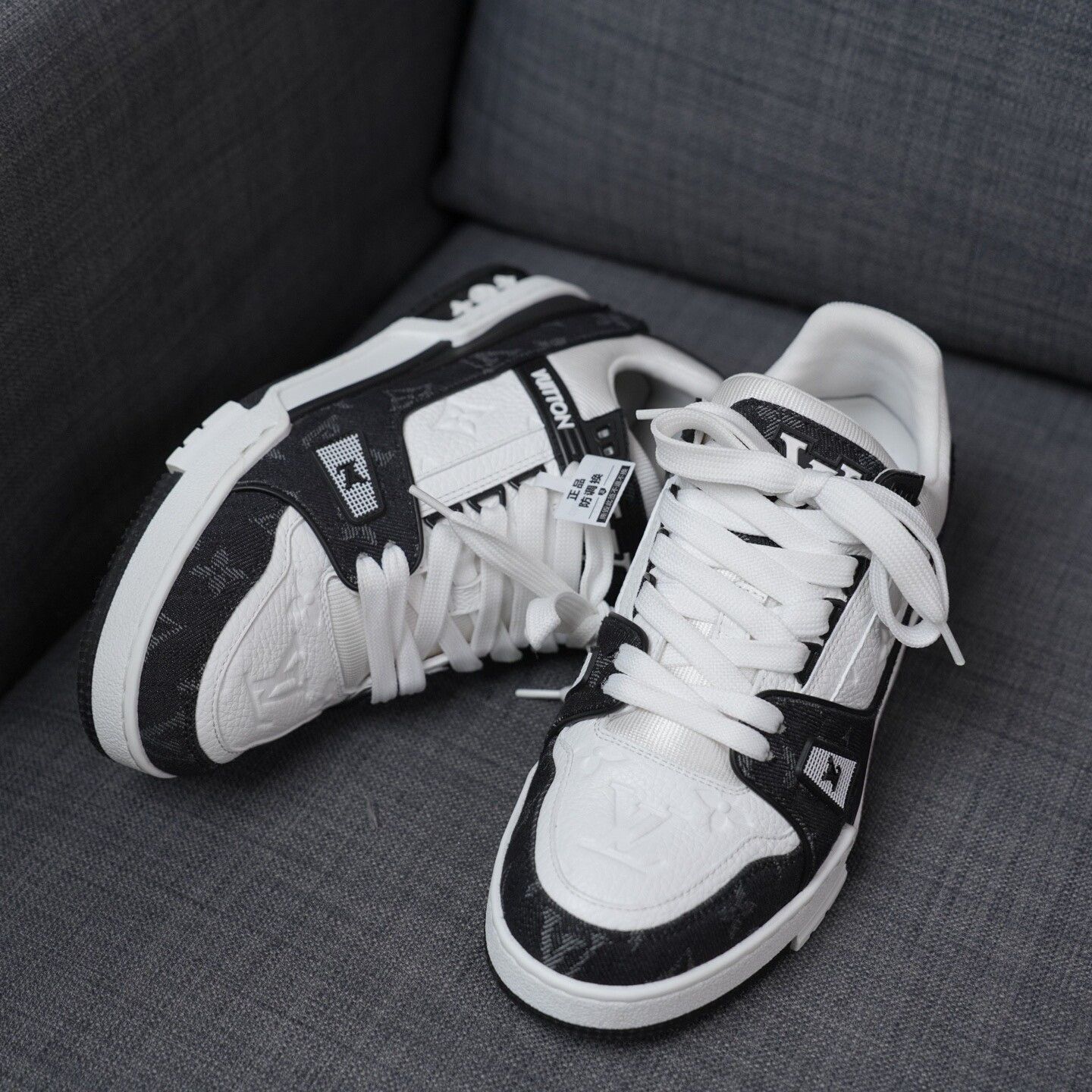 Louis Vuitton Louis Vuitton Training Denim Black Lowtop Sneakers Women Size US 8 / IT 38 - 2 Thumbnail