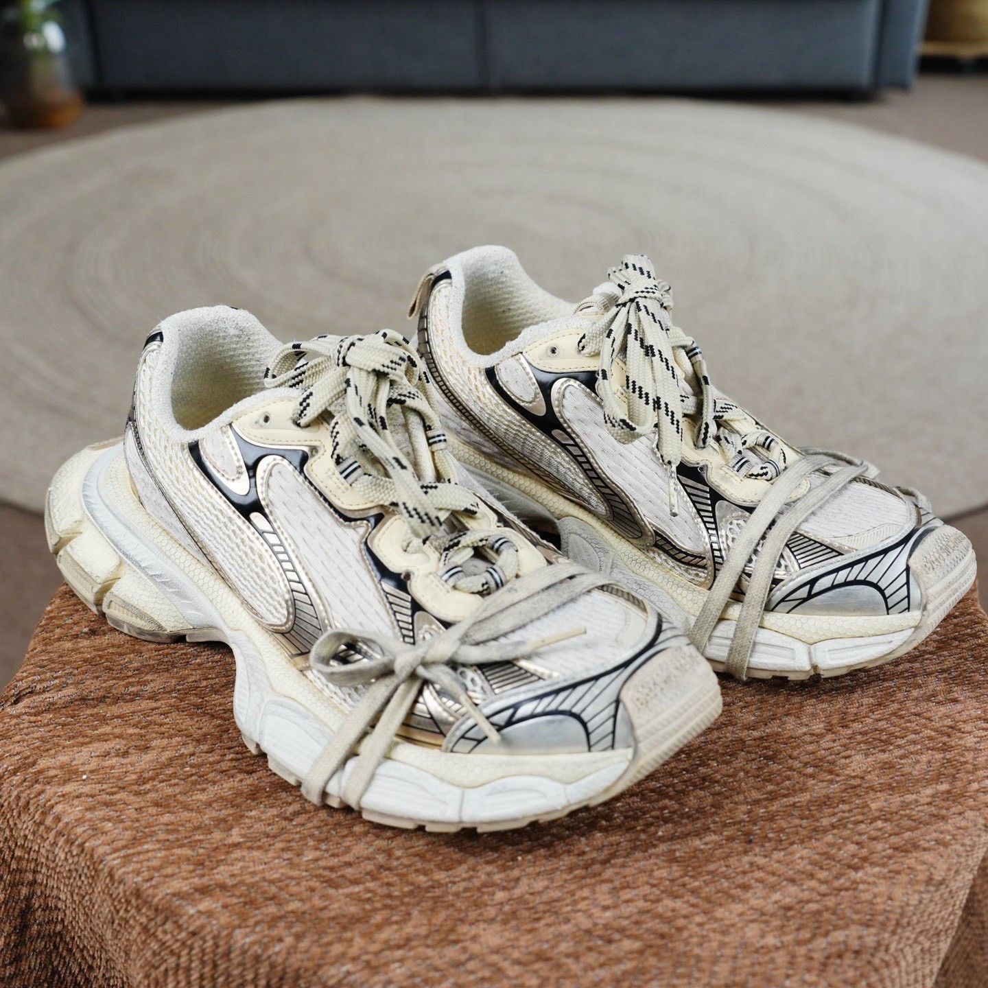 Balenciaga Balenciaga Gold Lowtop Sneakers 8 Men Size US 8 / EU 41 - 4 Thumbnail