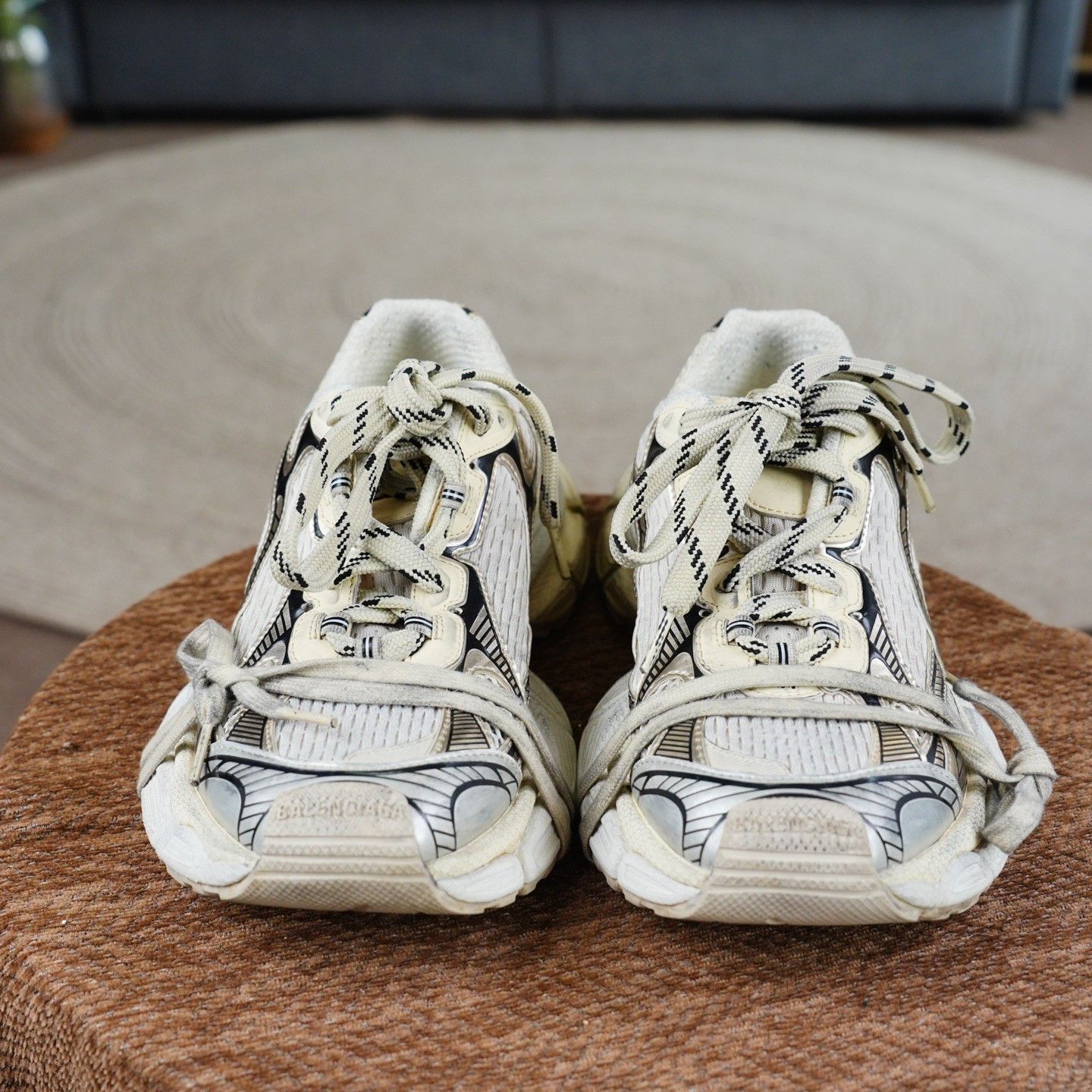 Balenciaga Balenciaga Gold Lowtop Sneakers 8 Men Size US 8 / EU 41 - 5 Thumbnail