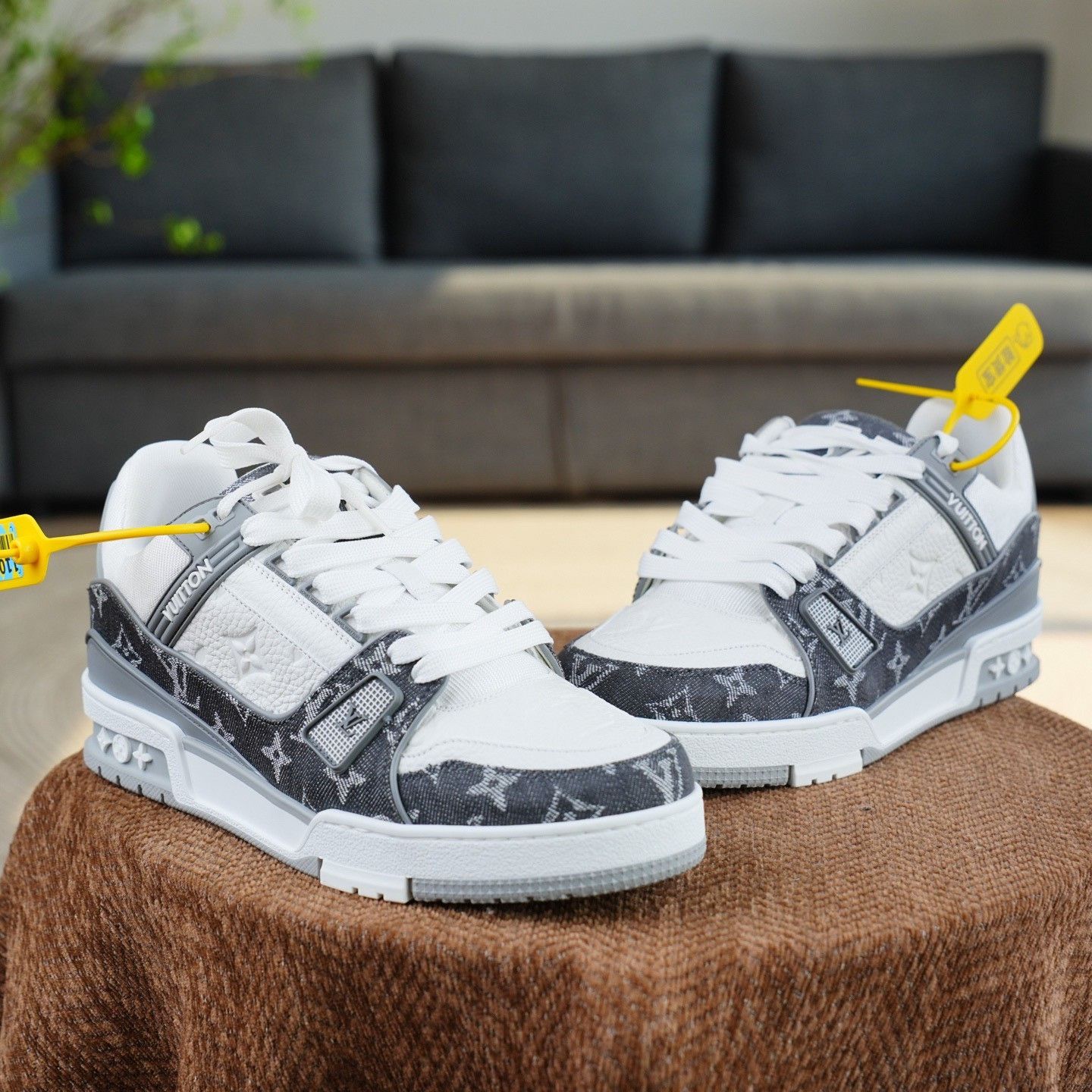 Louis Vuitton Louis Vuitton Training White Lowtop Sneakers 7.5 Men Size US 7.5 / EU 40-41 - 3 Thumbnail