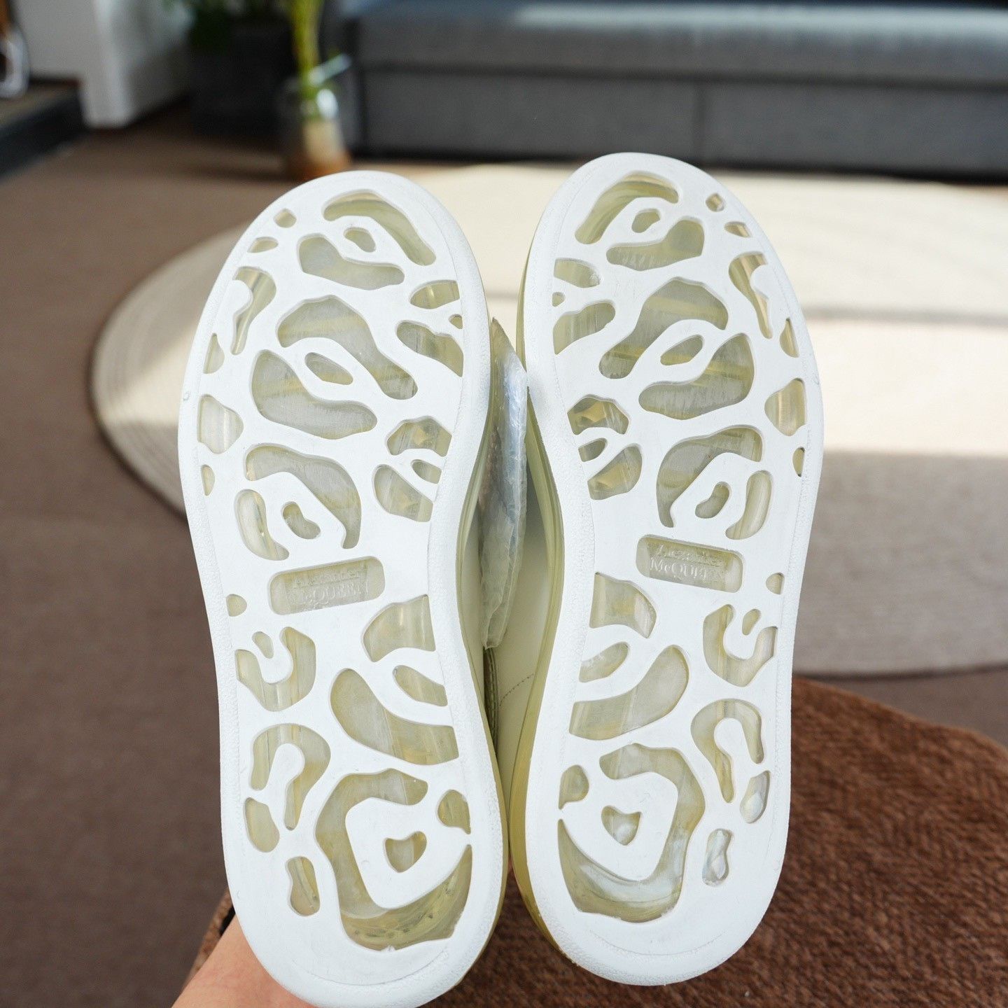 Alexander McQueen Alexander McQueen White Lowtop Sneakers us_7-5 Women Size US 7.5 / IT 37.5 - 9 Thumbnail