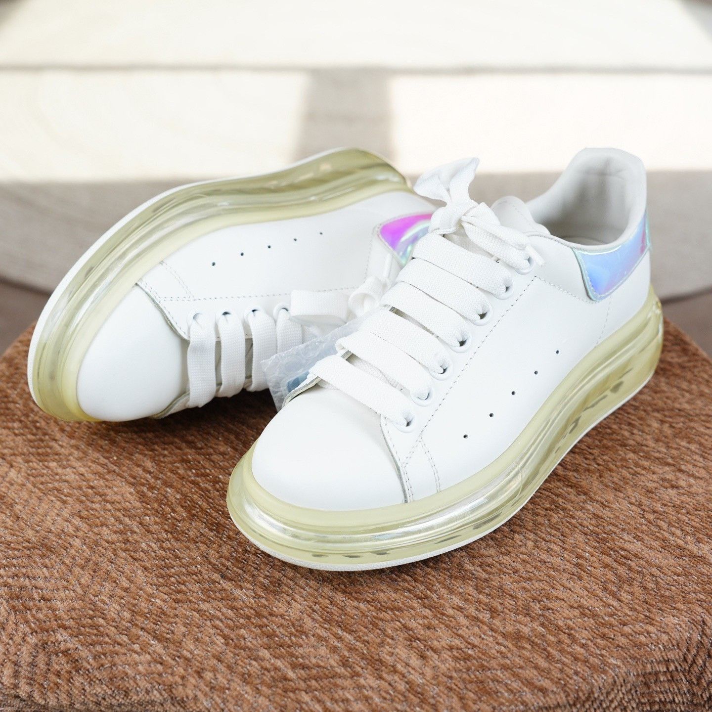 Alexander McQueen Alexander McQueen White Lowtop Sneakers us_7-5 Women Size US 7.5 / IT 37.5 - 2 Thumbnail