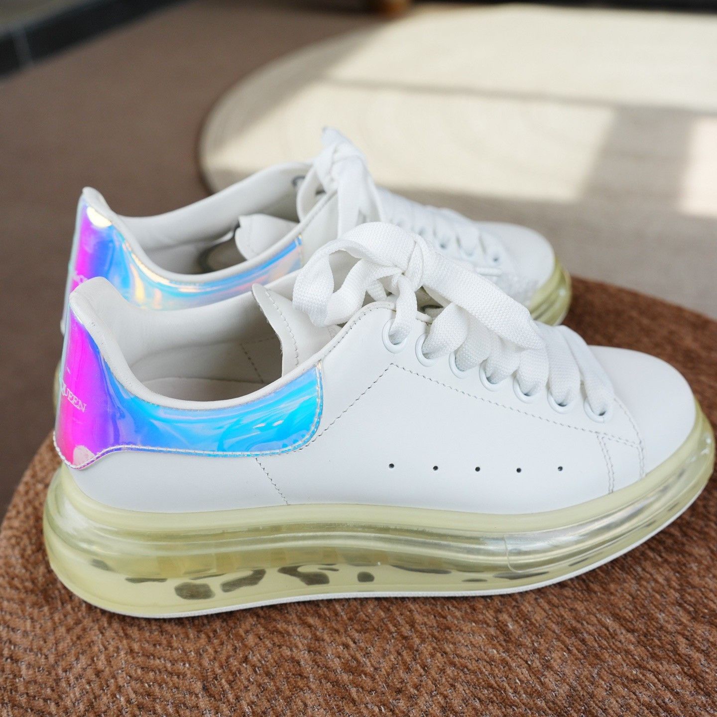 Alexander McQueen Alexander McQueen White Lowtop Sneakers us_7-5 Women Size US 7.5 / IT 37.5 - 8 Thumbnail