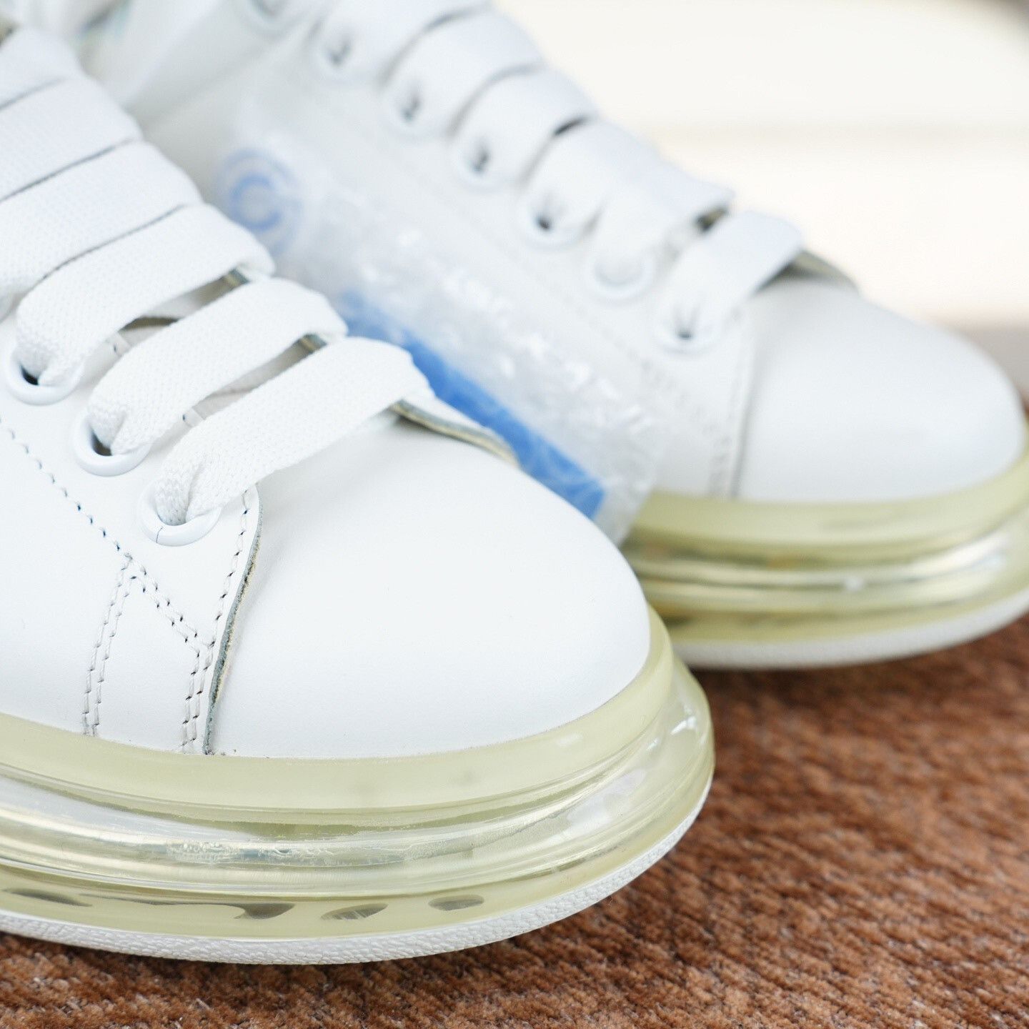 Alexander McQueen Alexander McQueen White Lowtop Sneakers us_7-5 Women Size US 7.5 / IT 37.5 - 4 Thumbnail