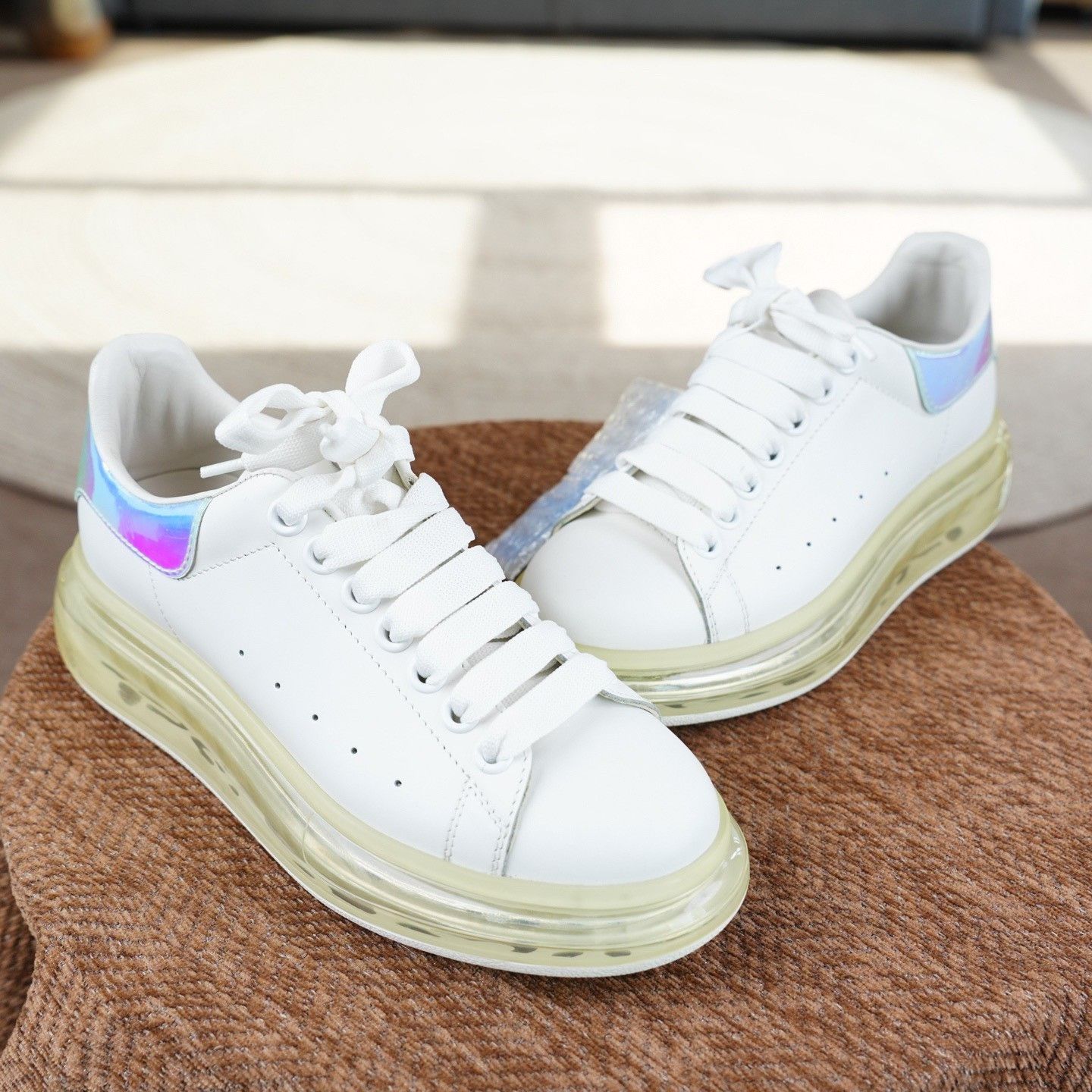 Alexander McQueen Alexander McQueen White Lowtop Sneakers us_7-5 Women Size US 7.5 / IT 37.5 - 3 Thumbnail