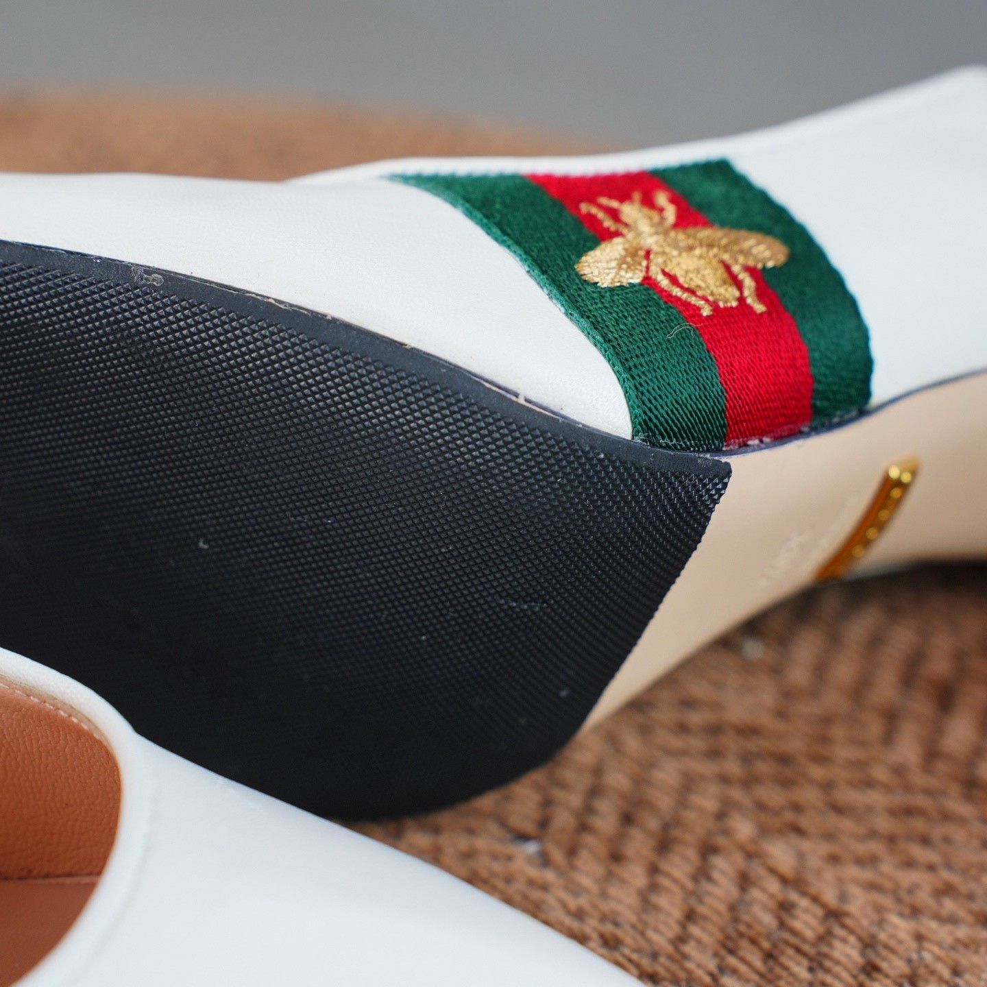 Gucci Gucci Embroidered White Lowtop Sneakers us_8-5 Women Size US 8.5 / IT 38.5 - 8 Thumbnail