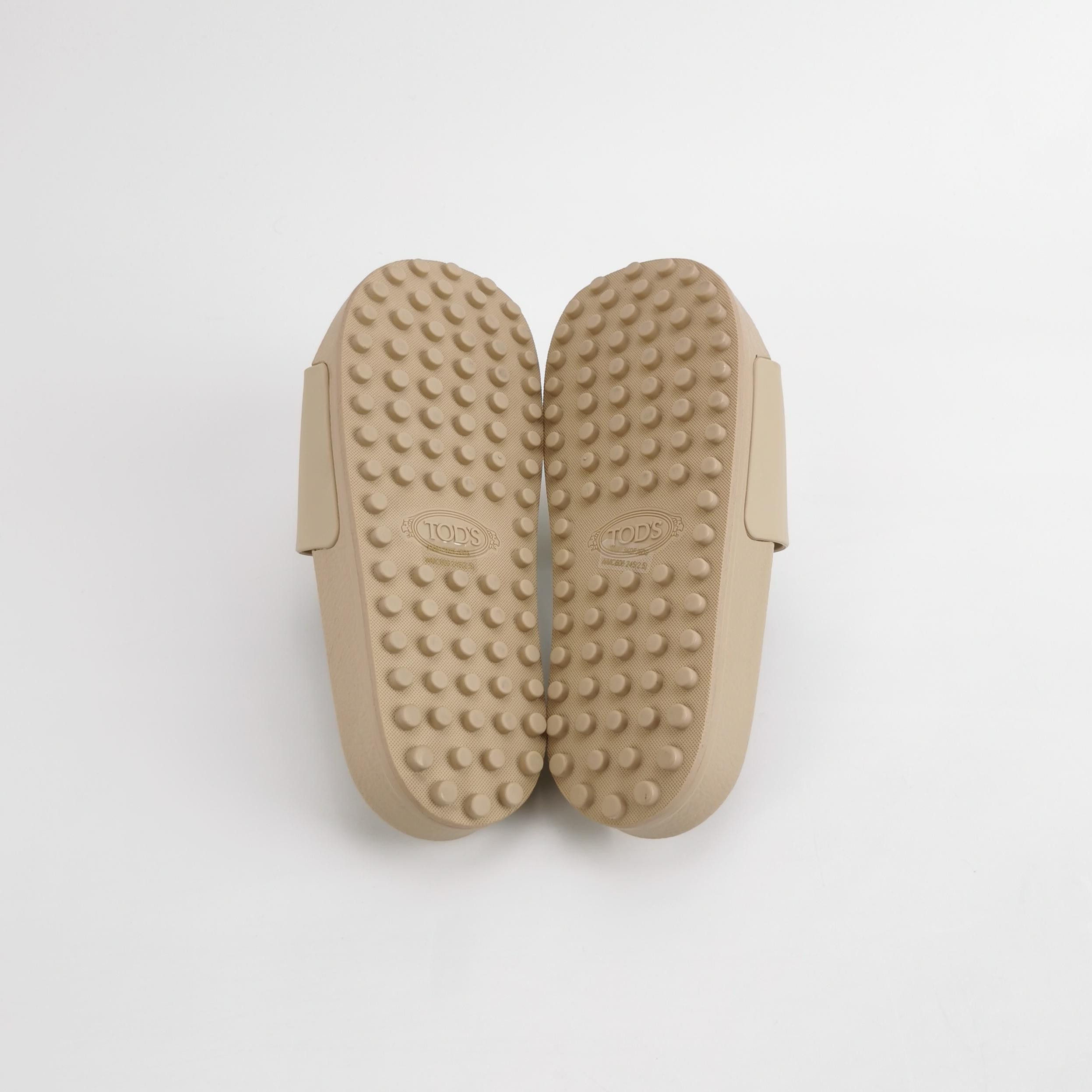 Tod's Tod's Logo Embossed Rubber Slides Size 39 Size US 6 / EU 39 - 6 Thumbnail