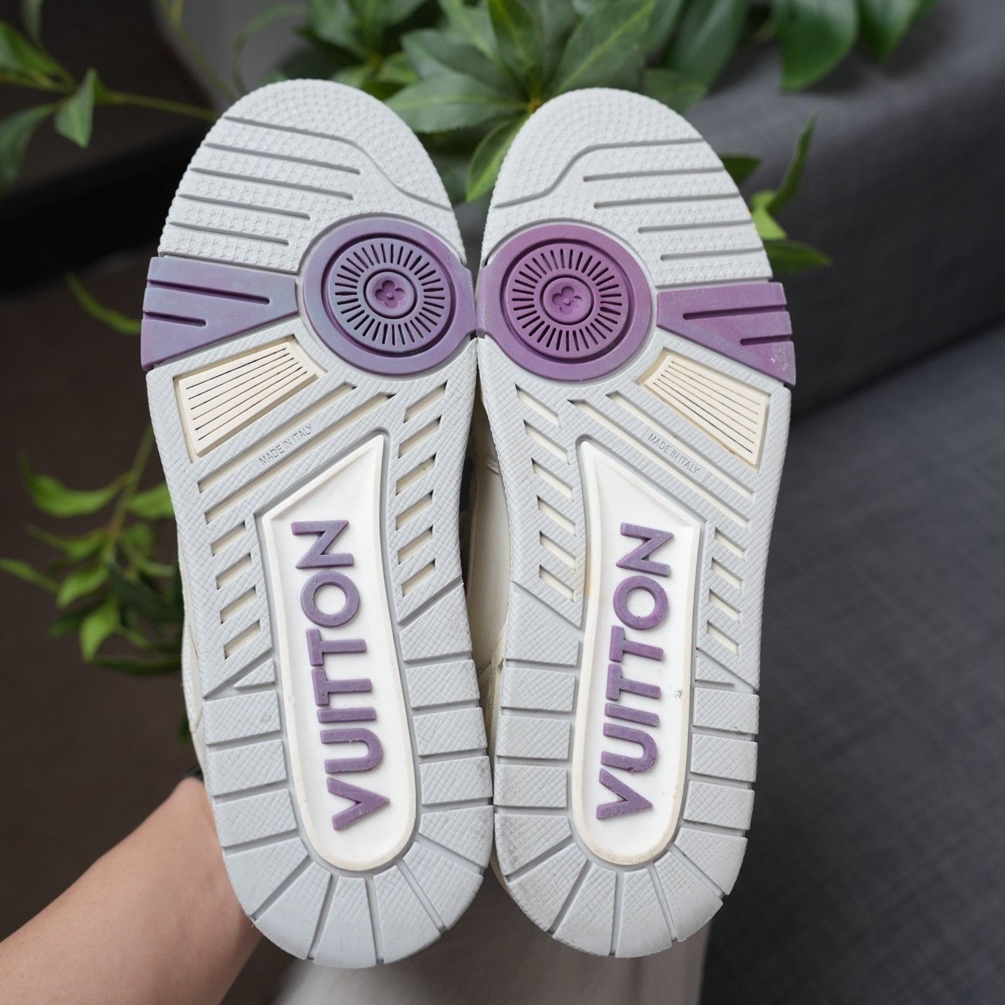Louis Vuitton Louis Vuitton Training White Lowtop Sneakers 7.5 Men Size US 7.5 / EU 40-41 - 9 Thumbnail