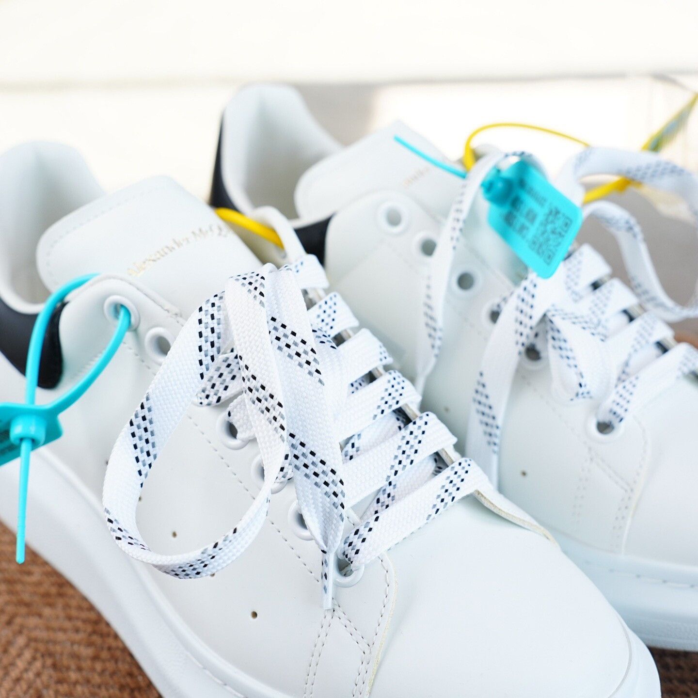 Alexander McQueen Alexander McQueen White Lowtop Sneakers 8.5 Men Size US 8.5 / EU 41-42 - 5 Thumbnail