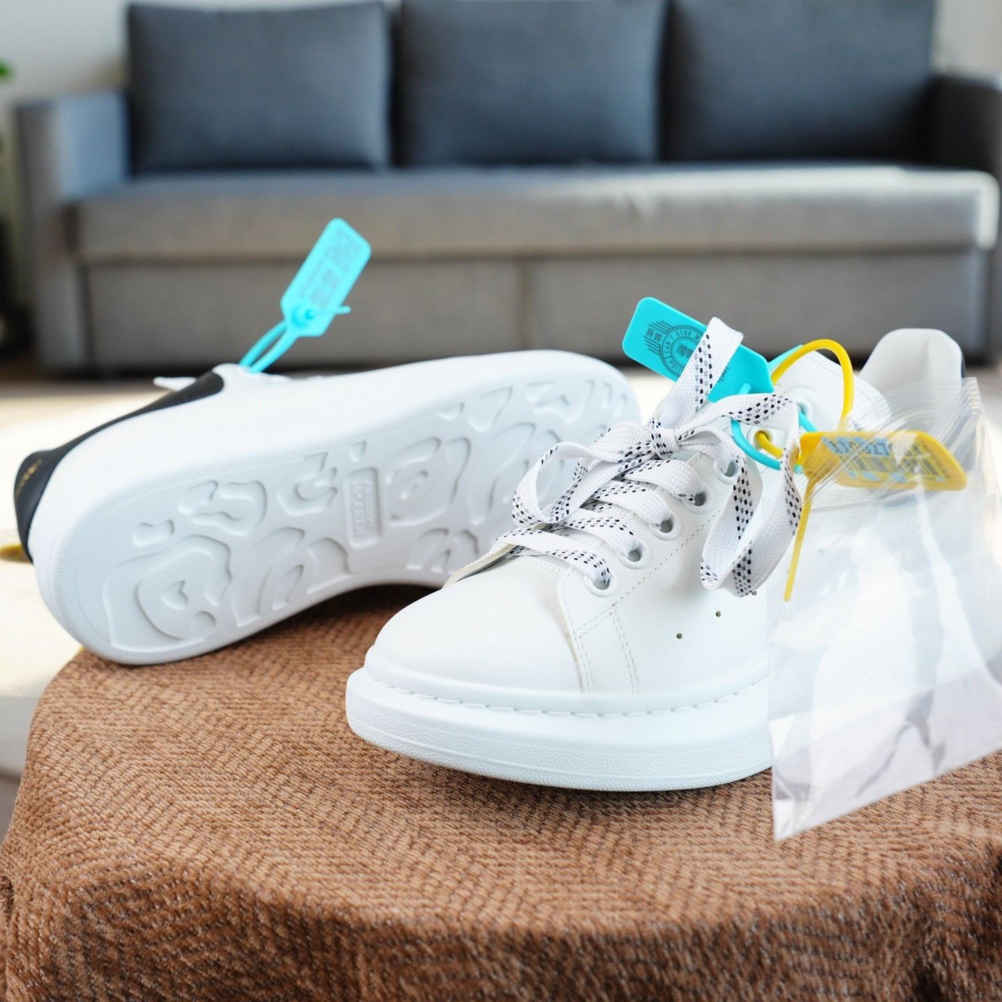 Alexander McQueen Alexander McQueen White Lowtop Sneakers 8.5 Men Size US 8.5 / EU 41-42 - 8 Thumbnail