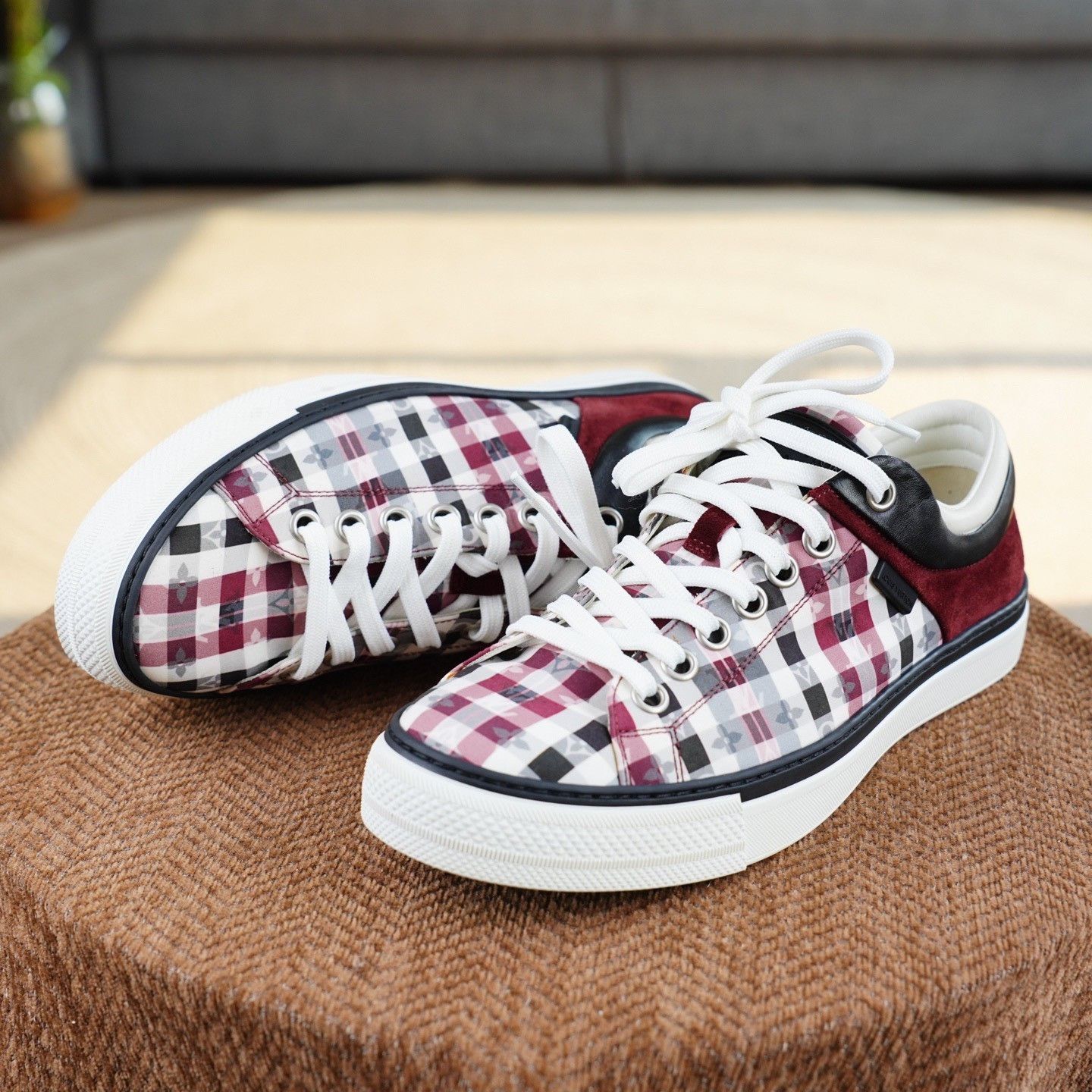 Louis Vuitton Louis Vuitton Casual Plaid Lowtop Sneakers us_10-5 Women Size US 10.5 / IT 40.5 - 2 Thumbnail