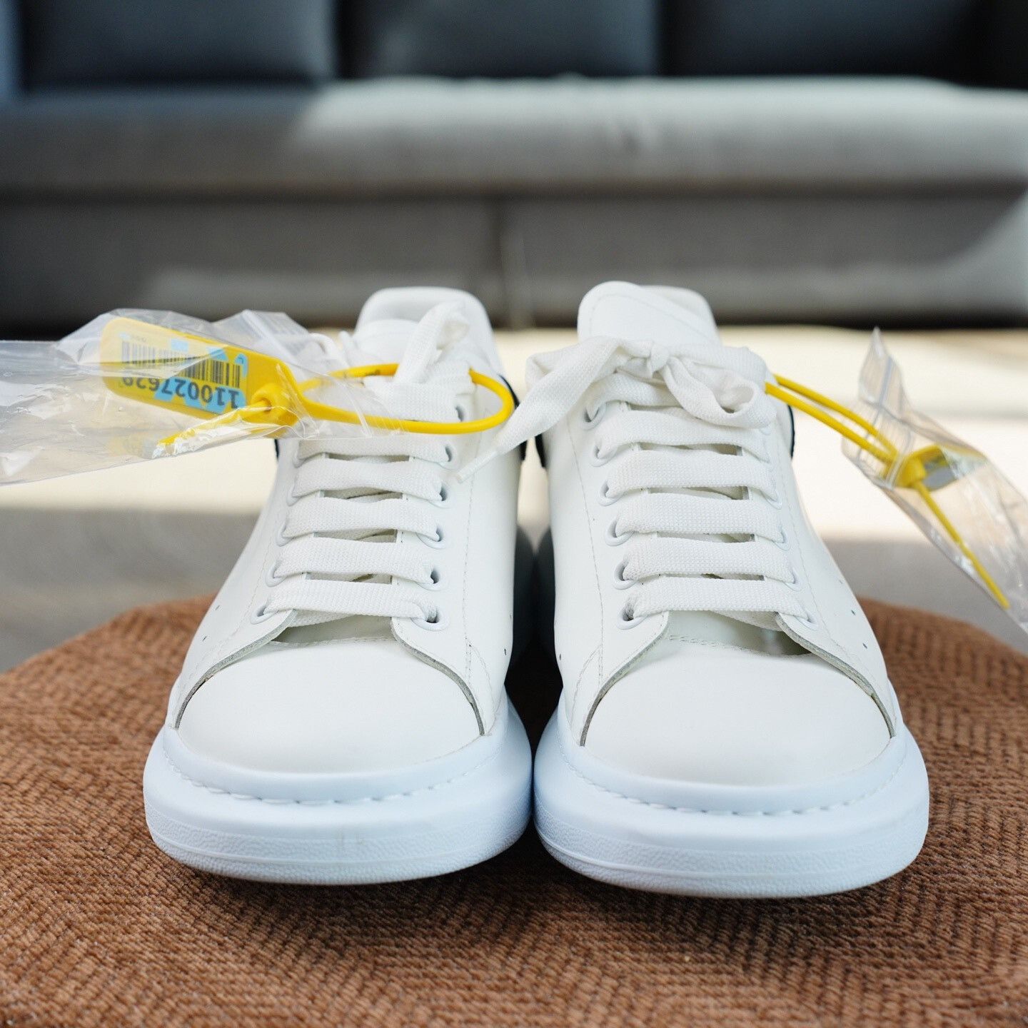 Alexander McQueen Alexander McQueen White Lowtop Sneakers 8.5 Men Size US 8.5 / EU 41-42 - 5 Thumbnail