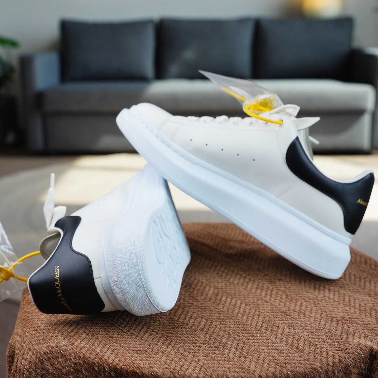 Alexander McQueen Alexander McQueen White Lowtop Sneakers 8.5 Men Size US 8.5 / EU 41-42 - 8 Thumbnail