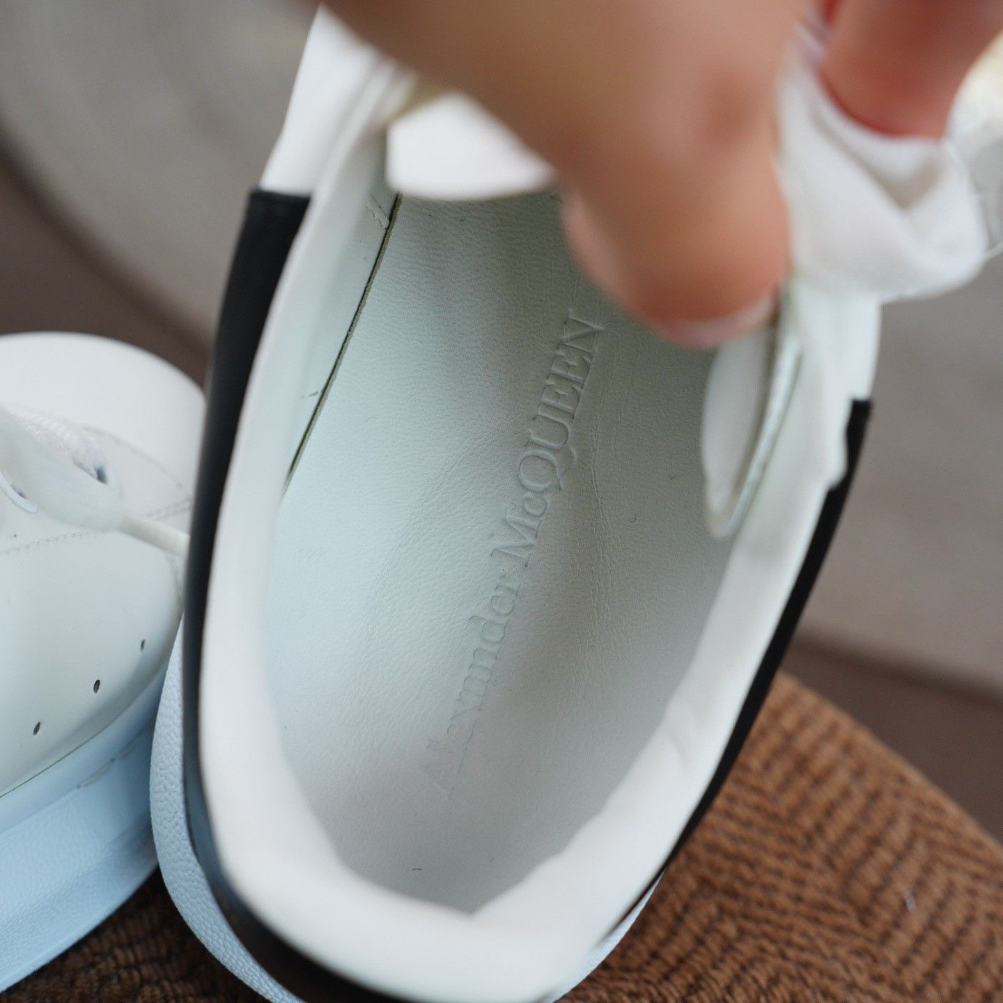 Alexander McQueen Alexander McQueen White Lowtop Sneakers 8.5 Men Size US 8.5 / EU 41-42 - 7 Thumbnail