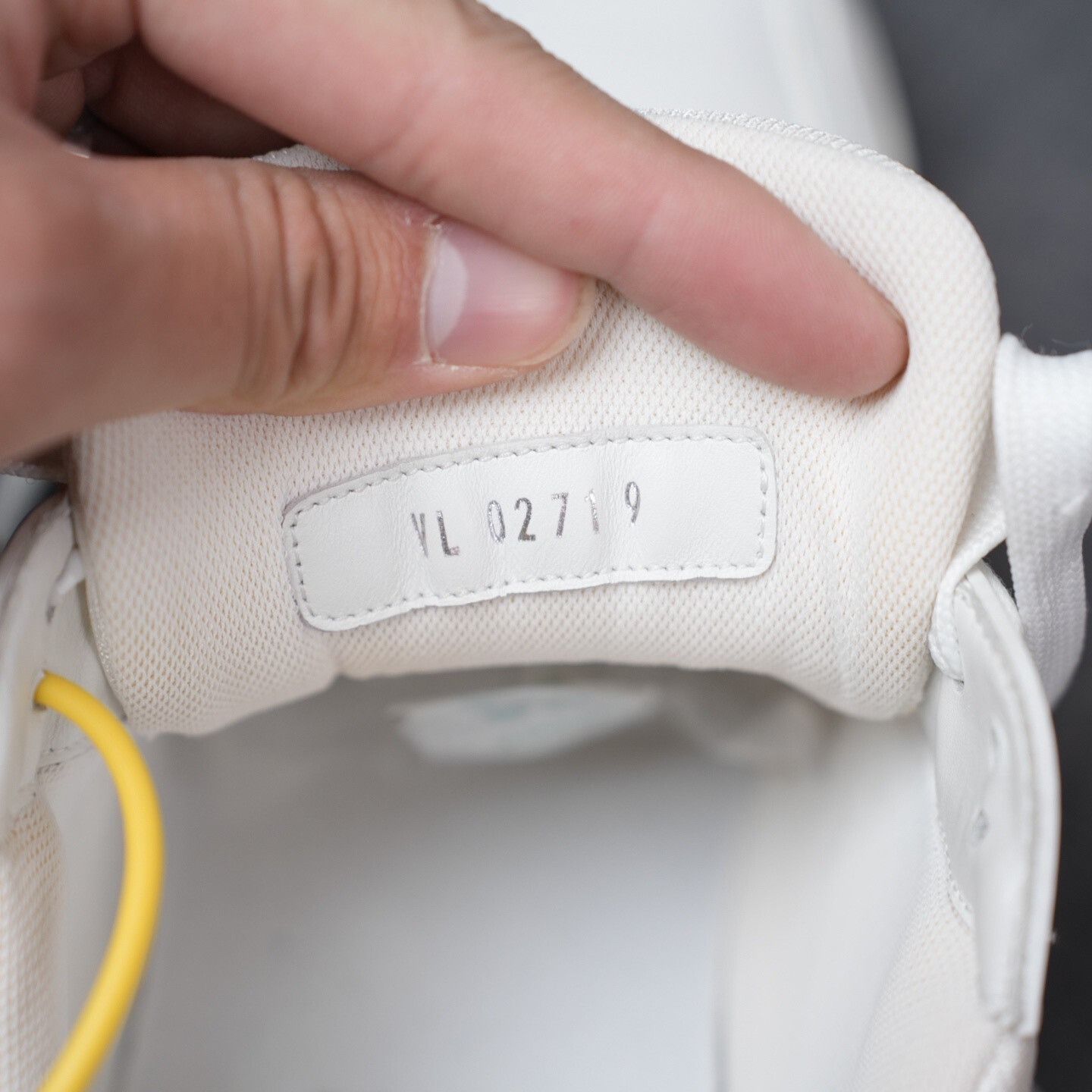 Louis Vuitton Louis Vuitton Training White Lowtop Sneakers 10 Men Size US 10 / EU 43 - 7 Thumbnail