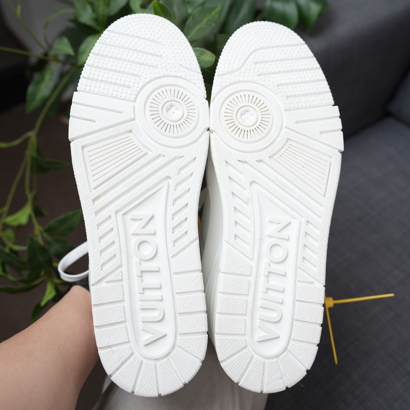 Louis Vuitton Louis Vuitton Training White Lowtop Sneakers 10 Men Size US 10 / EU 43 - 8 Thumbnail