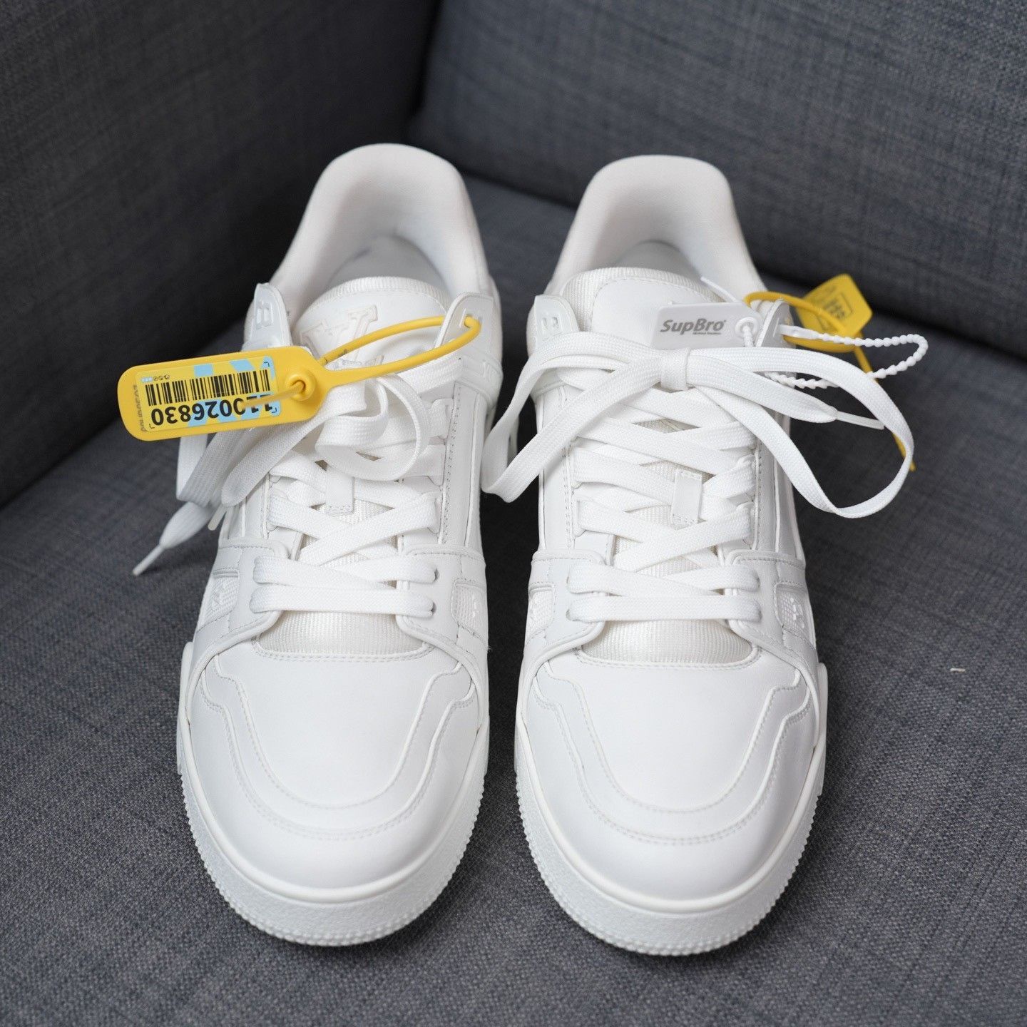 Louis Vuitton Louis Vuitton Training White Lowtop Sneakers 10 Men Size US 10 / EU 43 - 4 Thumbnail