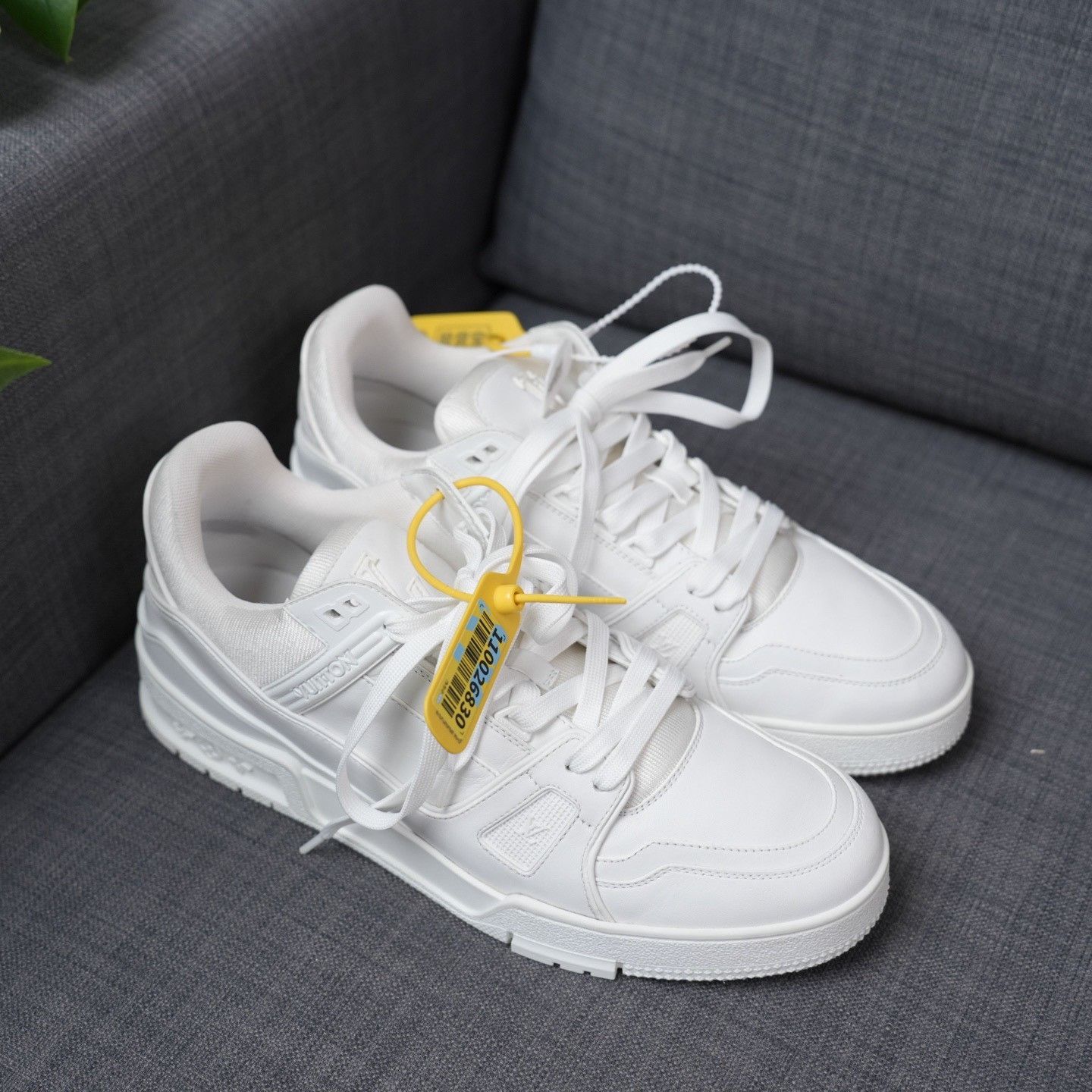 Louis Vuitton Louis Vuitton Training White Lowtop Sneakers 10 Men Size US 10 / EU 43 - 5 Thumbnail