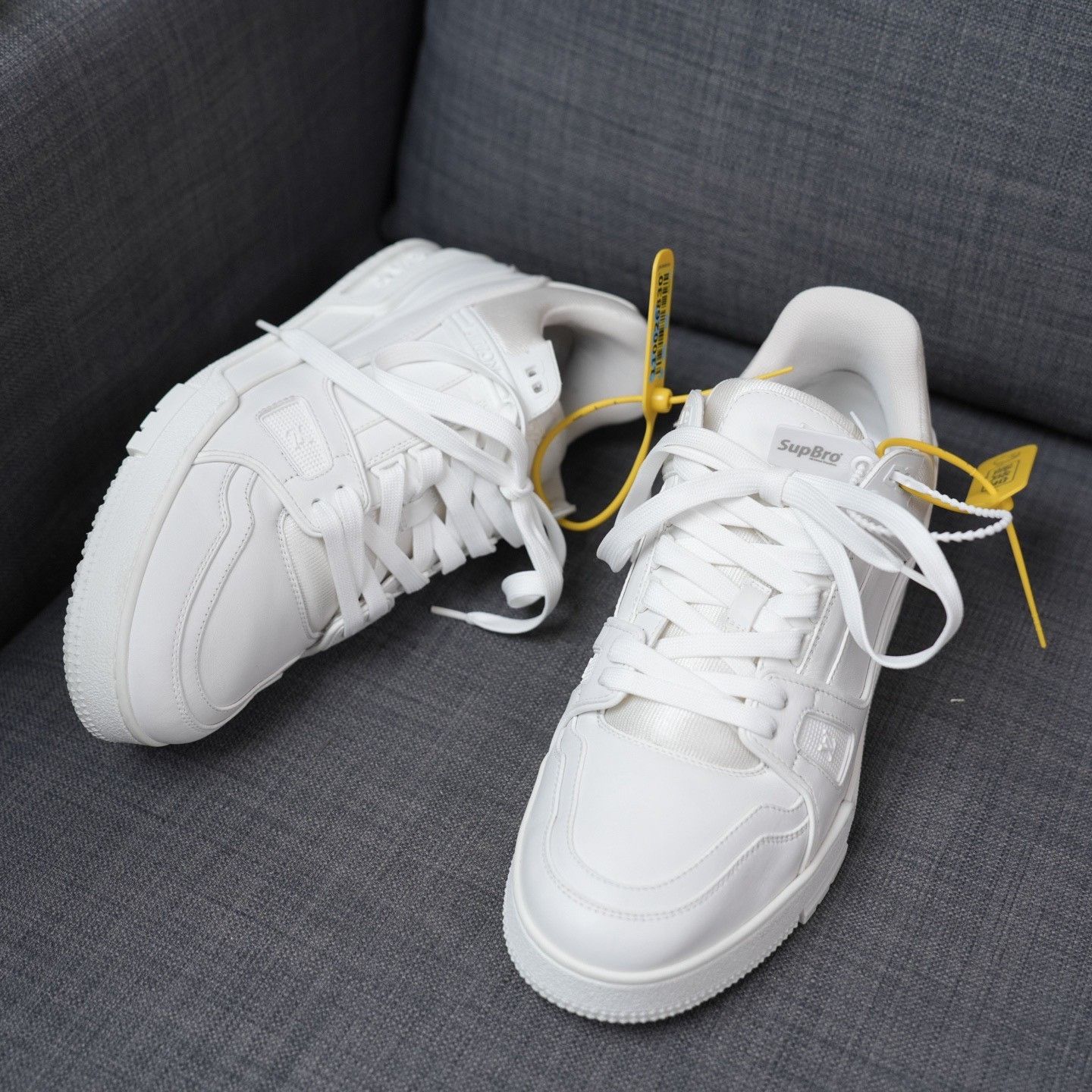 Louis Vuitton Louis Vuitton Training White Lowtop Sneakers 10 Men Size US 10 / EU 43 - 2 Thumbnail
