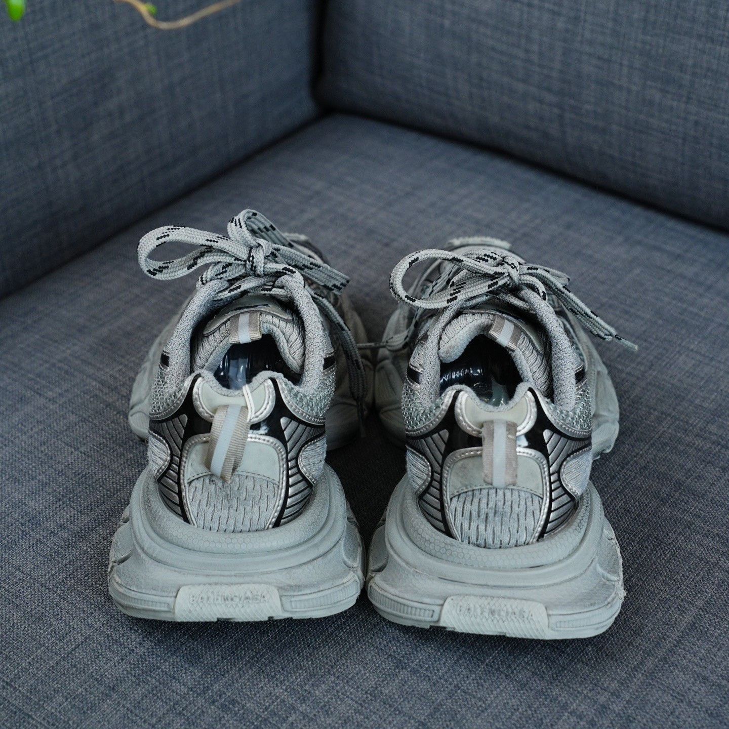 Balenciaga Balenciaga Silver Lowtop Sneakers us_7 Women Size US 7 / IT 37 - 4 Thumbnail