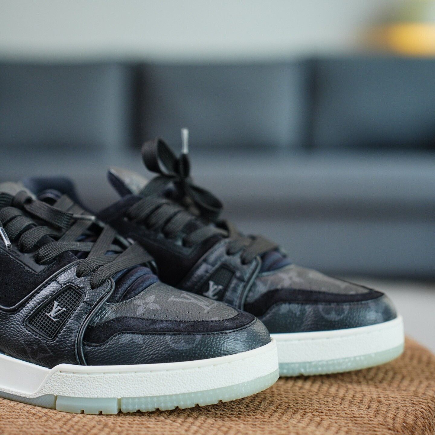 Louis Vuitton Louis Vuitton Training Black Lowtop Sneakers 7 Men Size US 7 / EU 40 - 7 Thumbnail