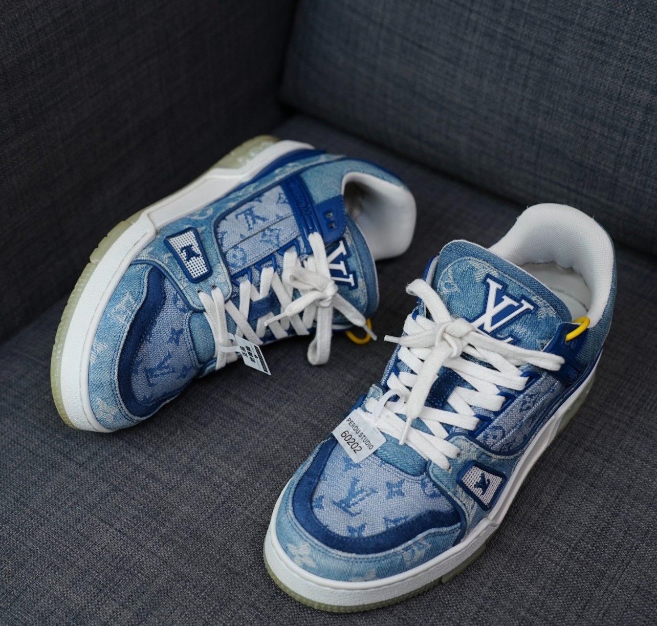 Louis Vuitton Louis Vuitton Training Blue Lowtop Sneakers us_9 Women Size US 9 / IT 39 - 2 Thumbnail