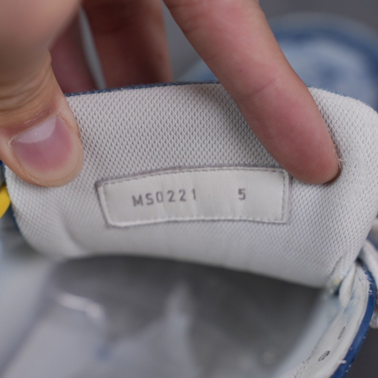 Louis Vuitton Louis Vuitton Training Blue Lowtop Sneakers us_9 Women Size US 9 / IT 39 - 8 Thumbnail