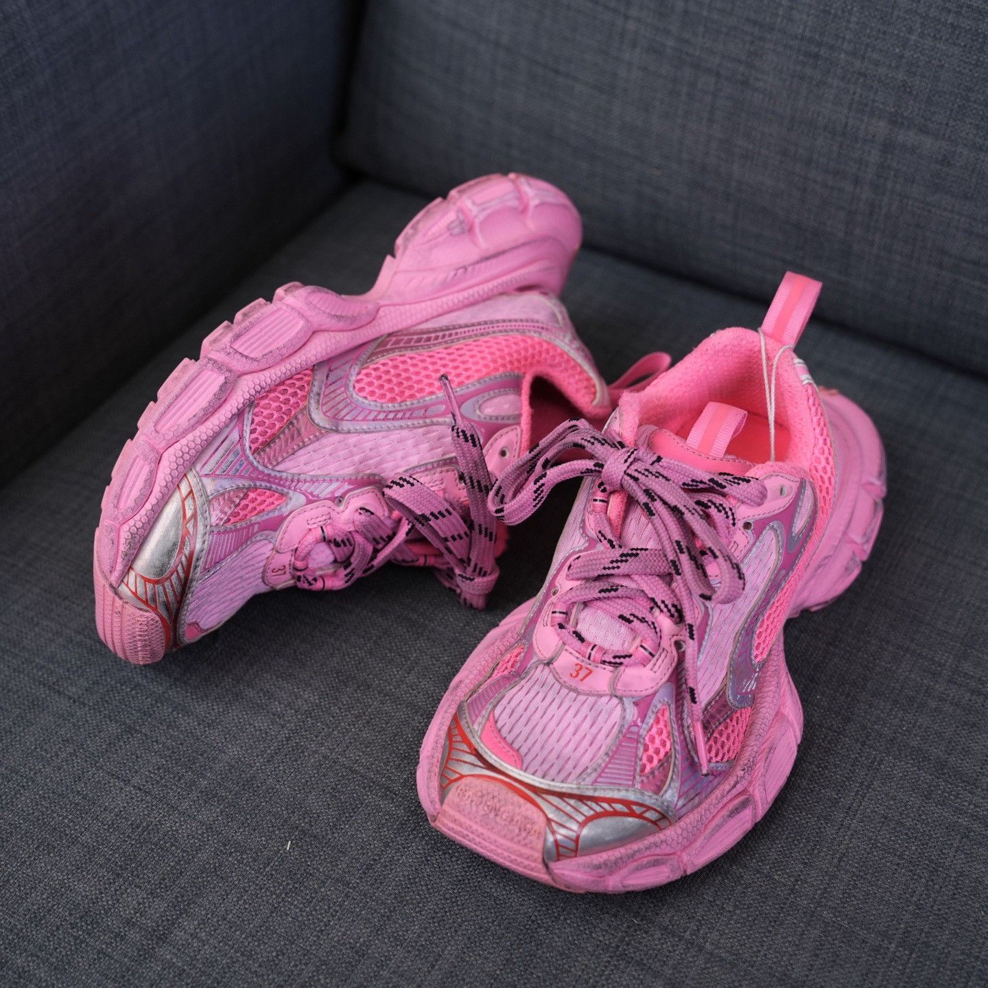 Balenciaga Balenciaga Pink Lowtop Sneakers us_7 Women Size US 7 / IT 37 - 2 Thumbnail