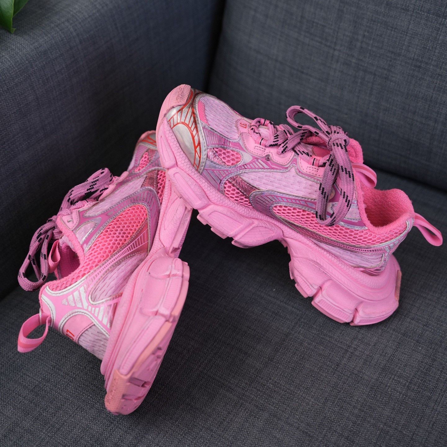 Balenciaga Balenciaga Pink Lowtop Sneakers us_7 Women Size US 7 / IT 37 - 8 Thumbnail