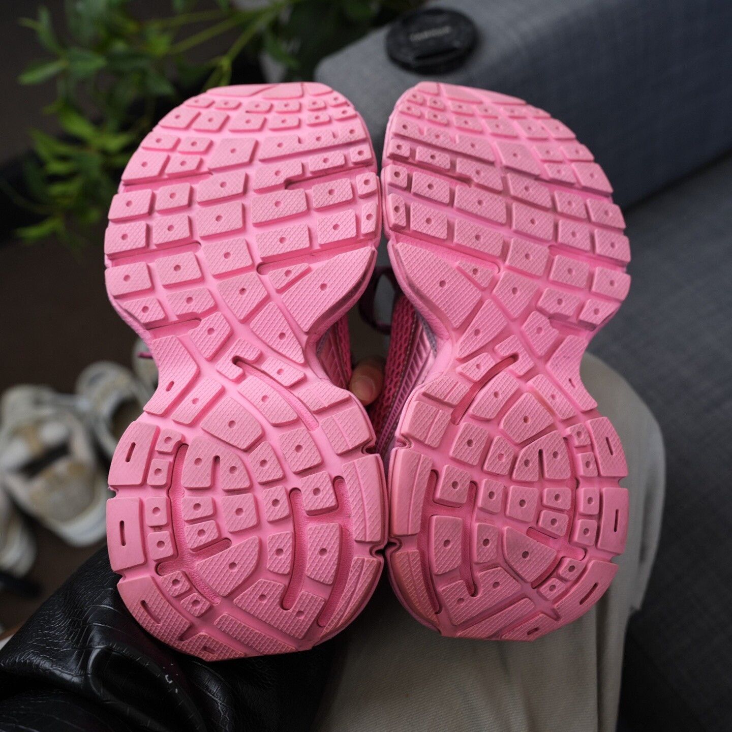 Balenciaga Balenciaga Pink Lowtop Sneakers us_7 Women Size US 7 / IT 37 - 9 Thumbnail