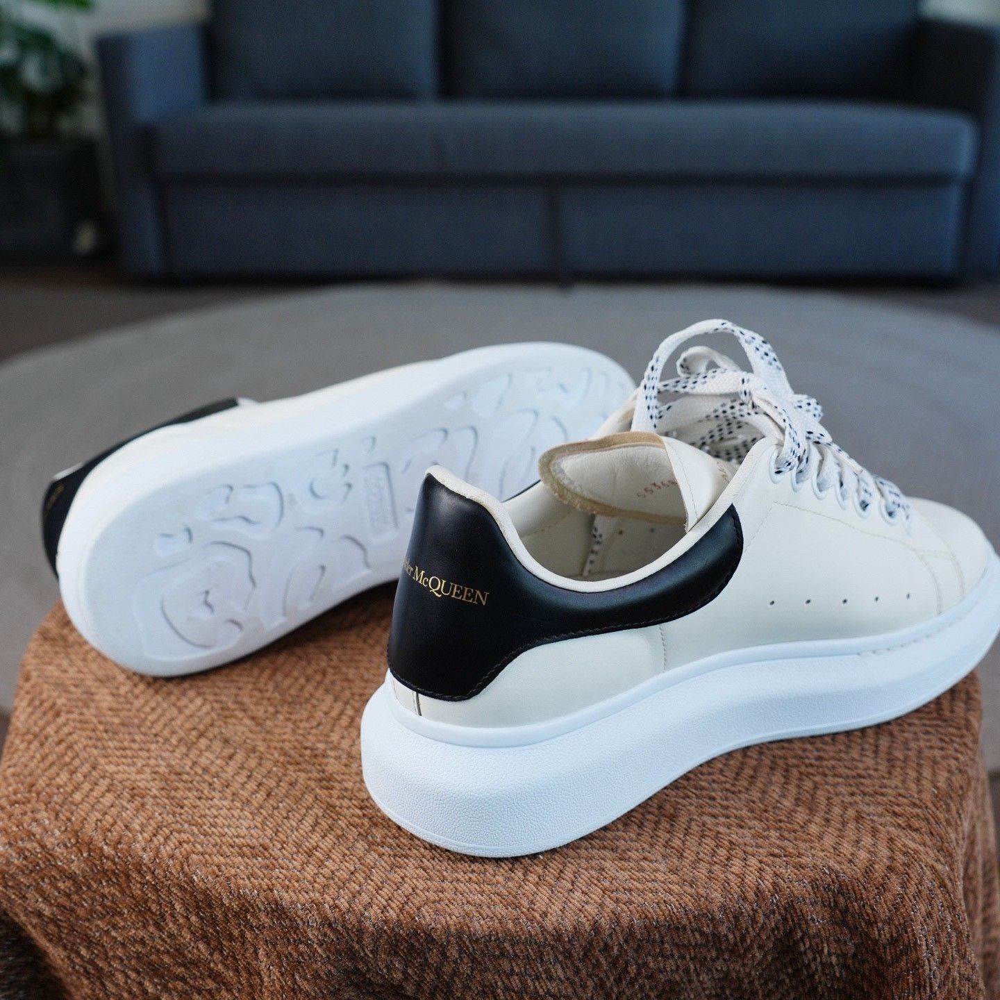Alexander McQueen Alexander McQueen White Lowtop Sneakers 8.5 Men Size US 8.5 / EU 41-42 - 8 Thumbnail