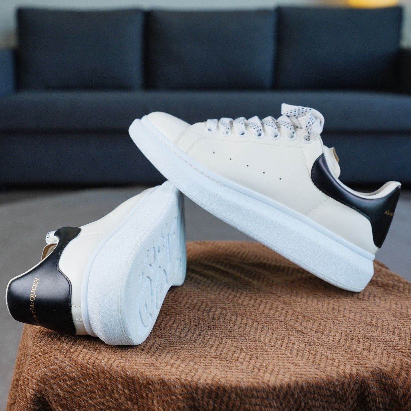 Alexander McQueen Alexander McQueen White Lowtop Sneakers 8.5 Men Size US 8.5 / EU 41-42 - 5 Thumbnail