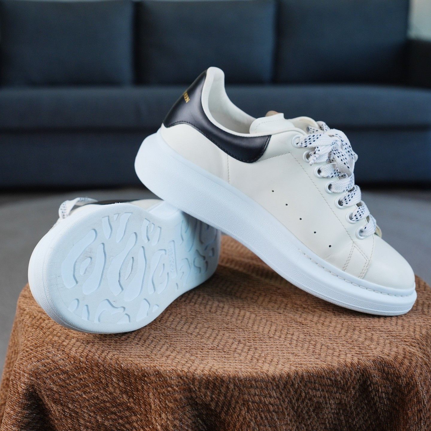 Alexander McQueen Alexander McQueen White Lowtop Sneakers 8.5 Men Size US 8.5 / EU 41-42 - 4 Thumbnail