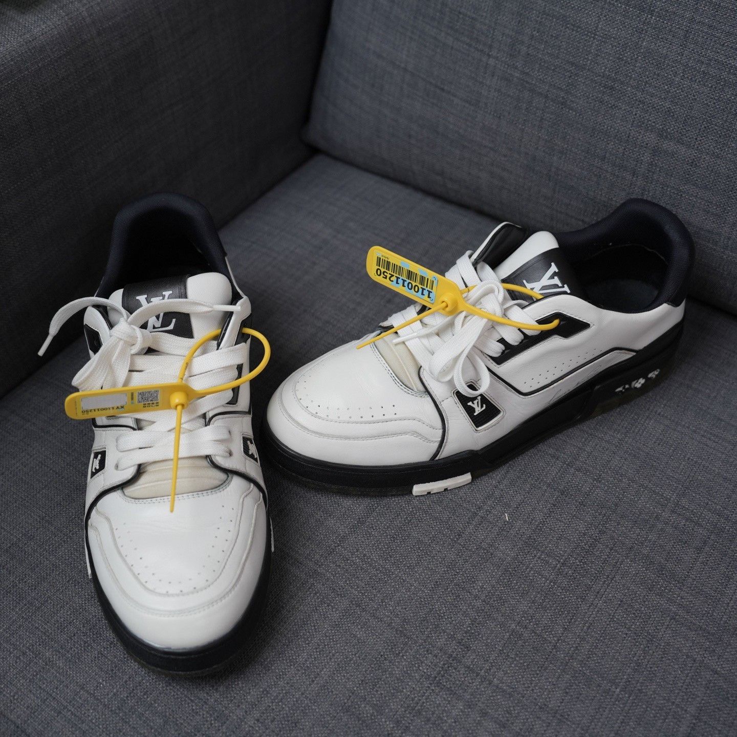 Louis Vuitton Louis Vuitton Training Black Lowtop Sneakers 10 Men Size US 10 / EU 43 - 3 Thumbnail