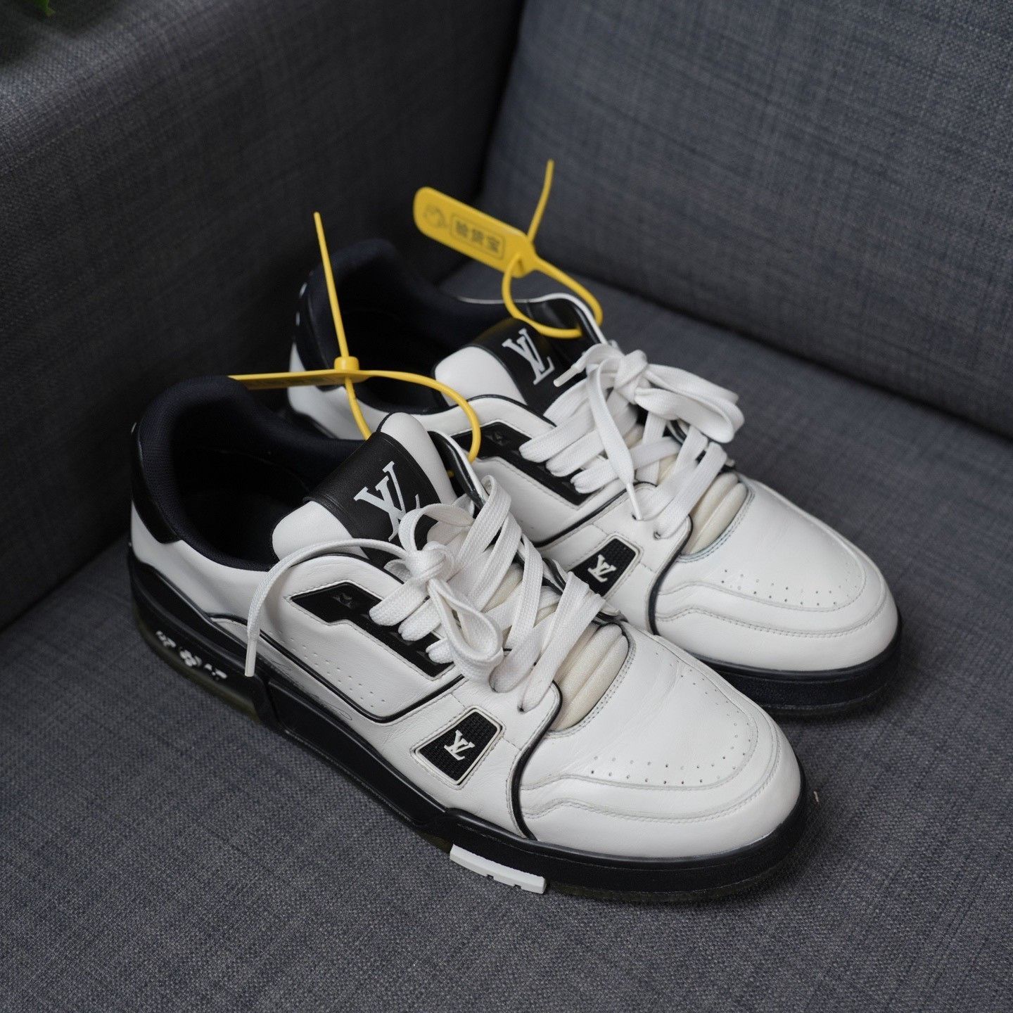 Louis Vuitton Louis Vuitton Training Black Lowtop Sneakers 10 Men Size US 10 / EU 43 - 5 Thumbnail