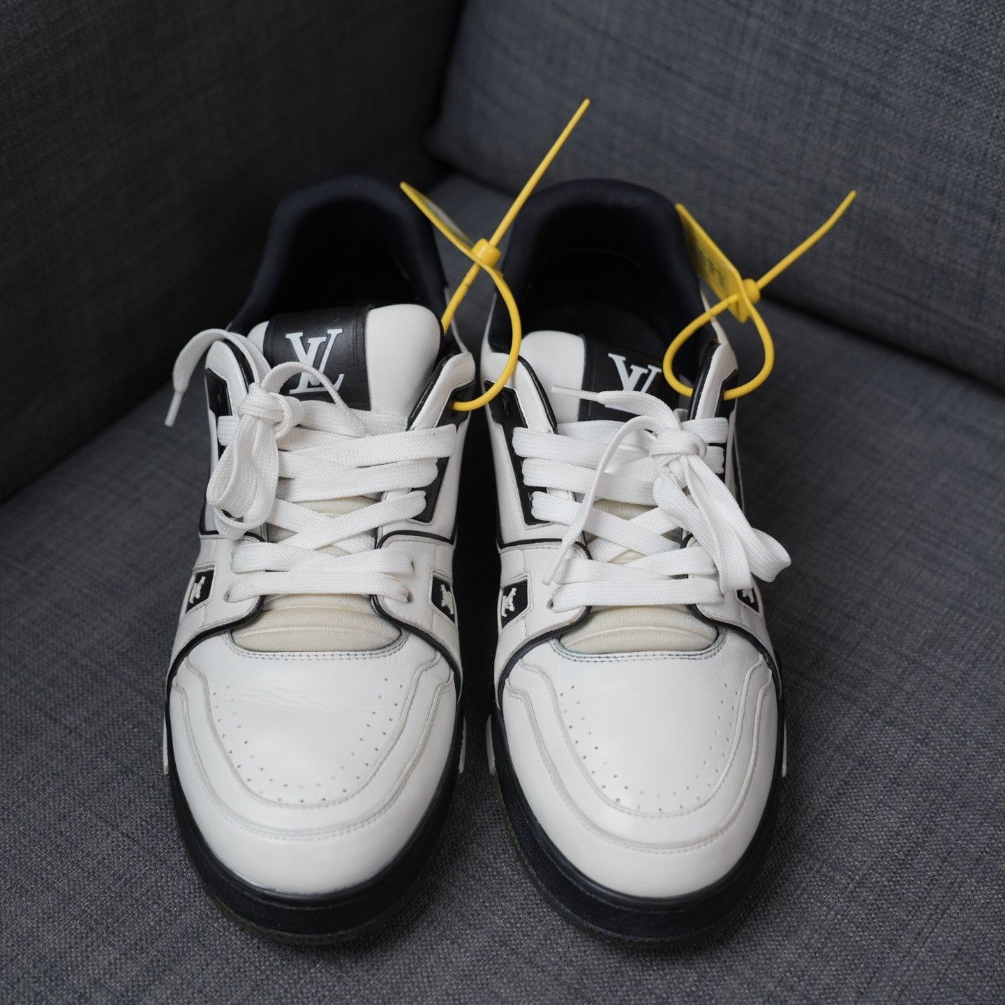 Louis Vuitton Louis Vuitton Training Black Lowtop Sneakers 10 Men Size US 10 / EU 43 - 4 Thumbnail